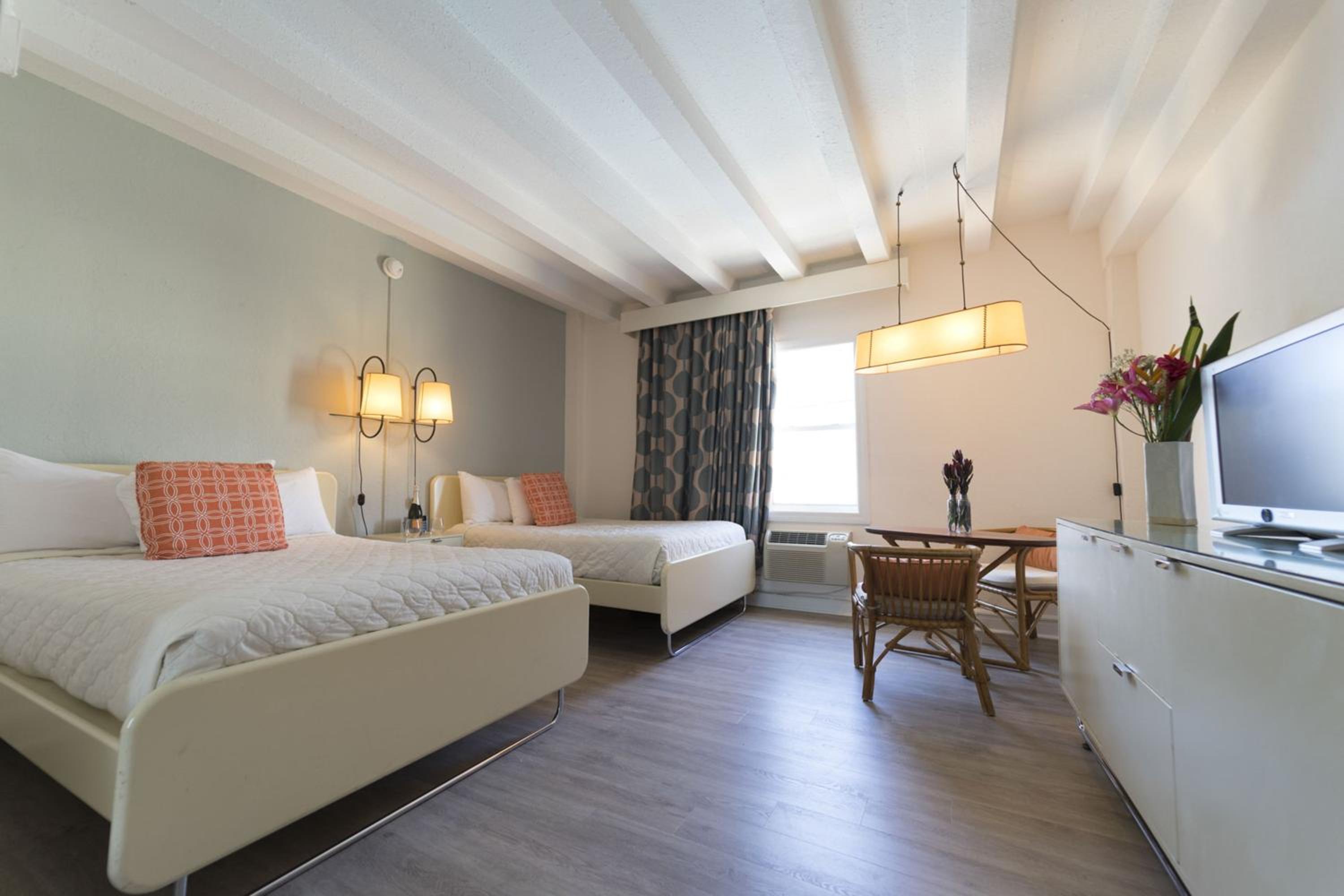 Two Double Beds - Photo 1