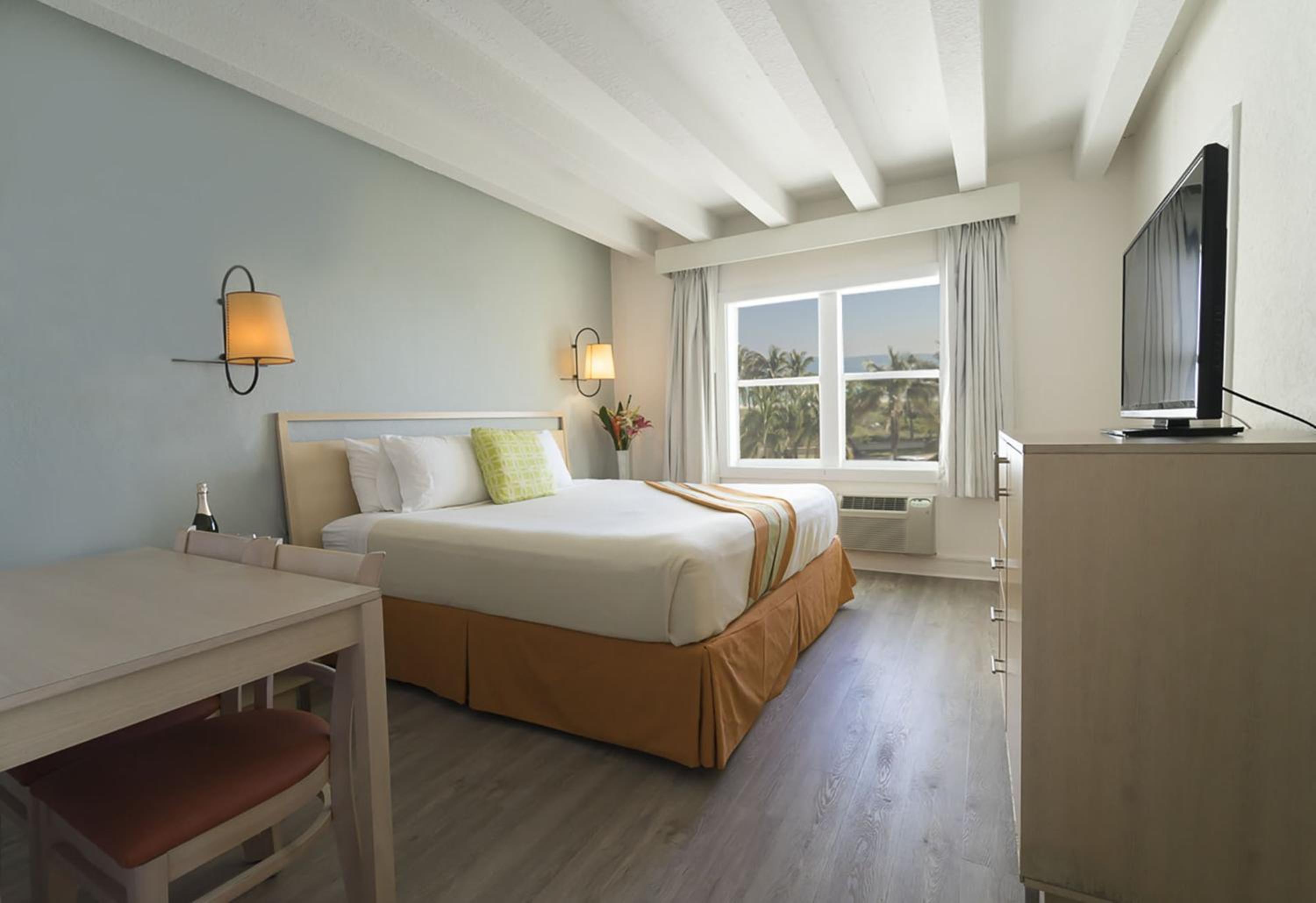 One King Bed Ocean Front - Photo 1