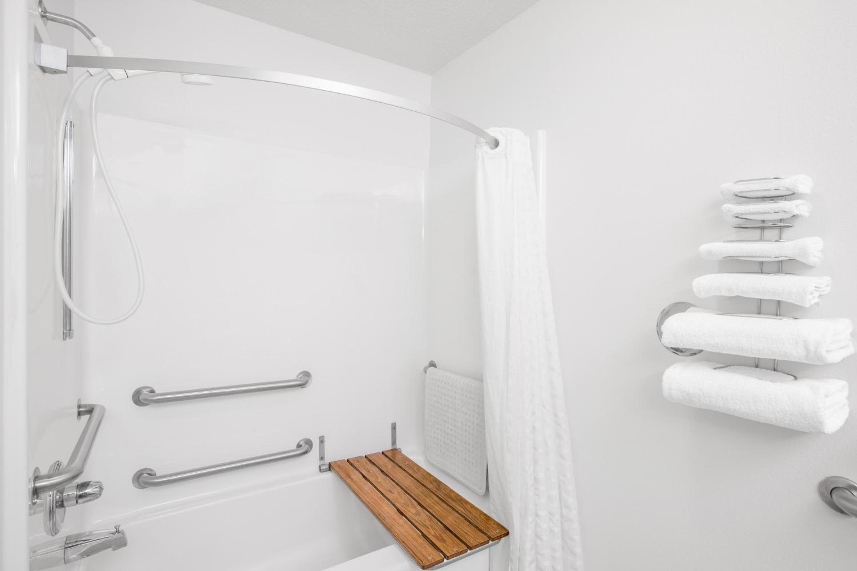Queen Room - Mobility Access/Non-Smoking - Photo 2