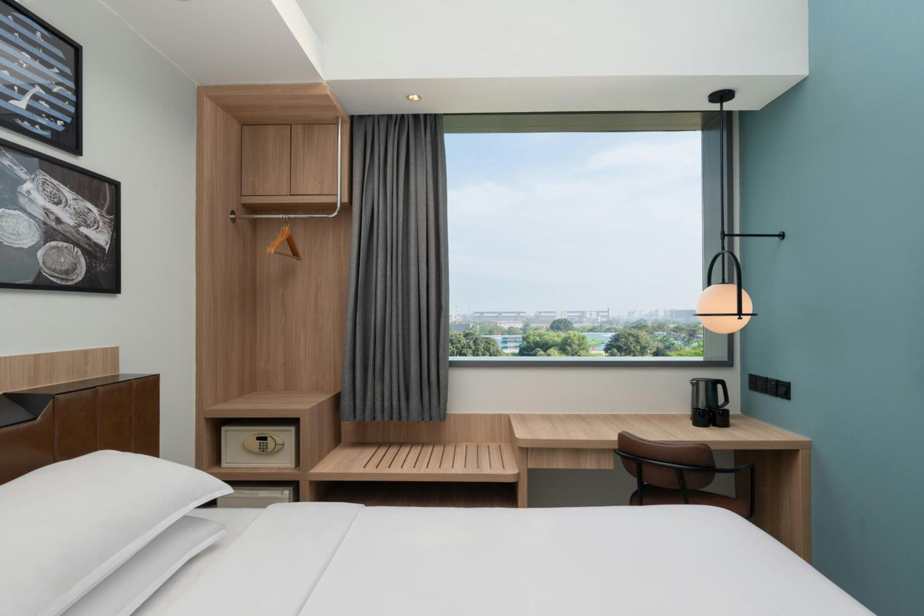 Deluxe Queen Room photo 2