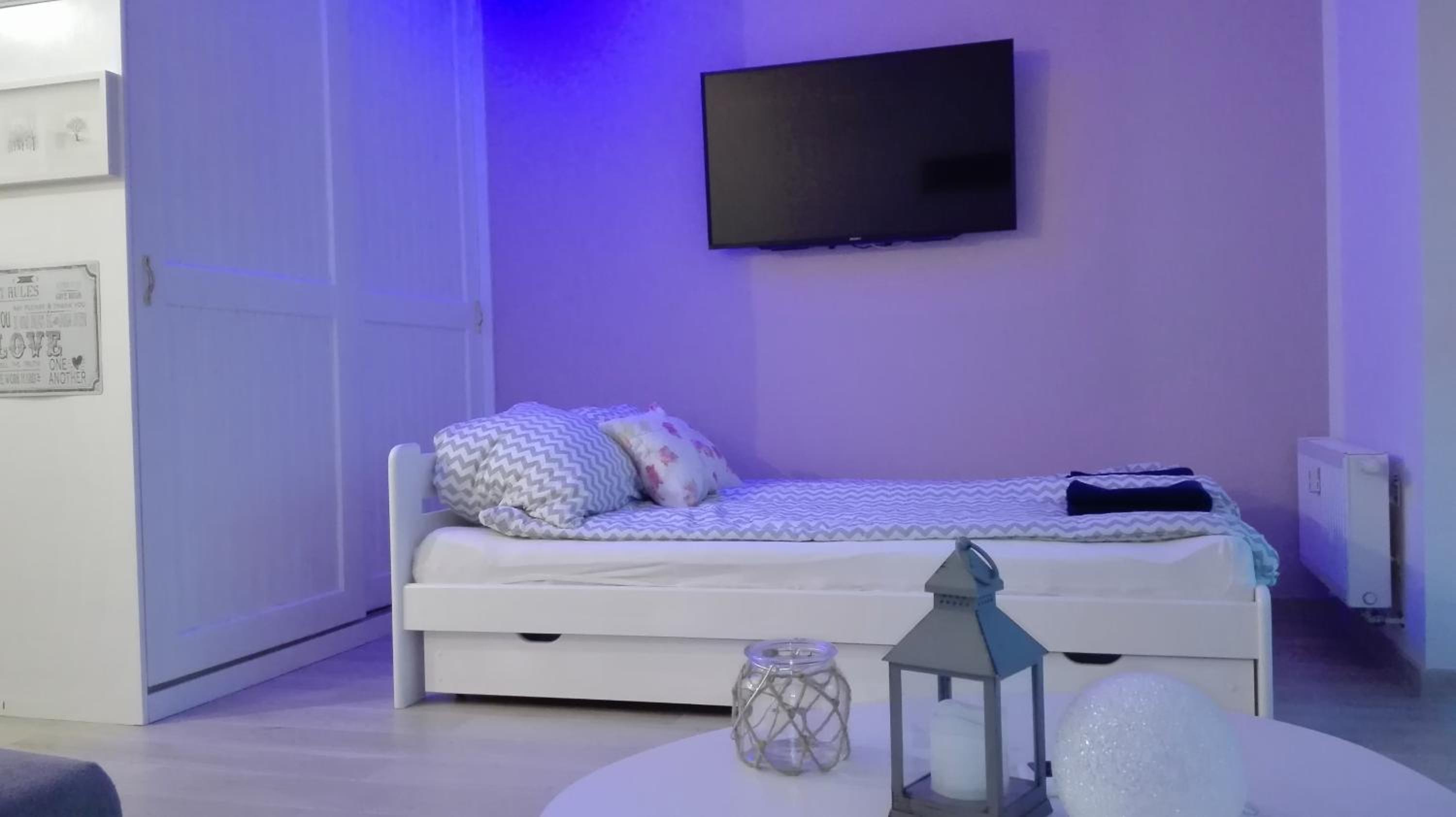 Apartment with Terrace - Photo 12