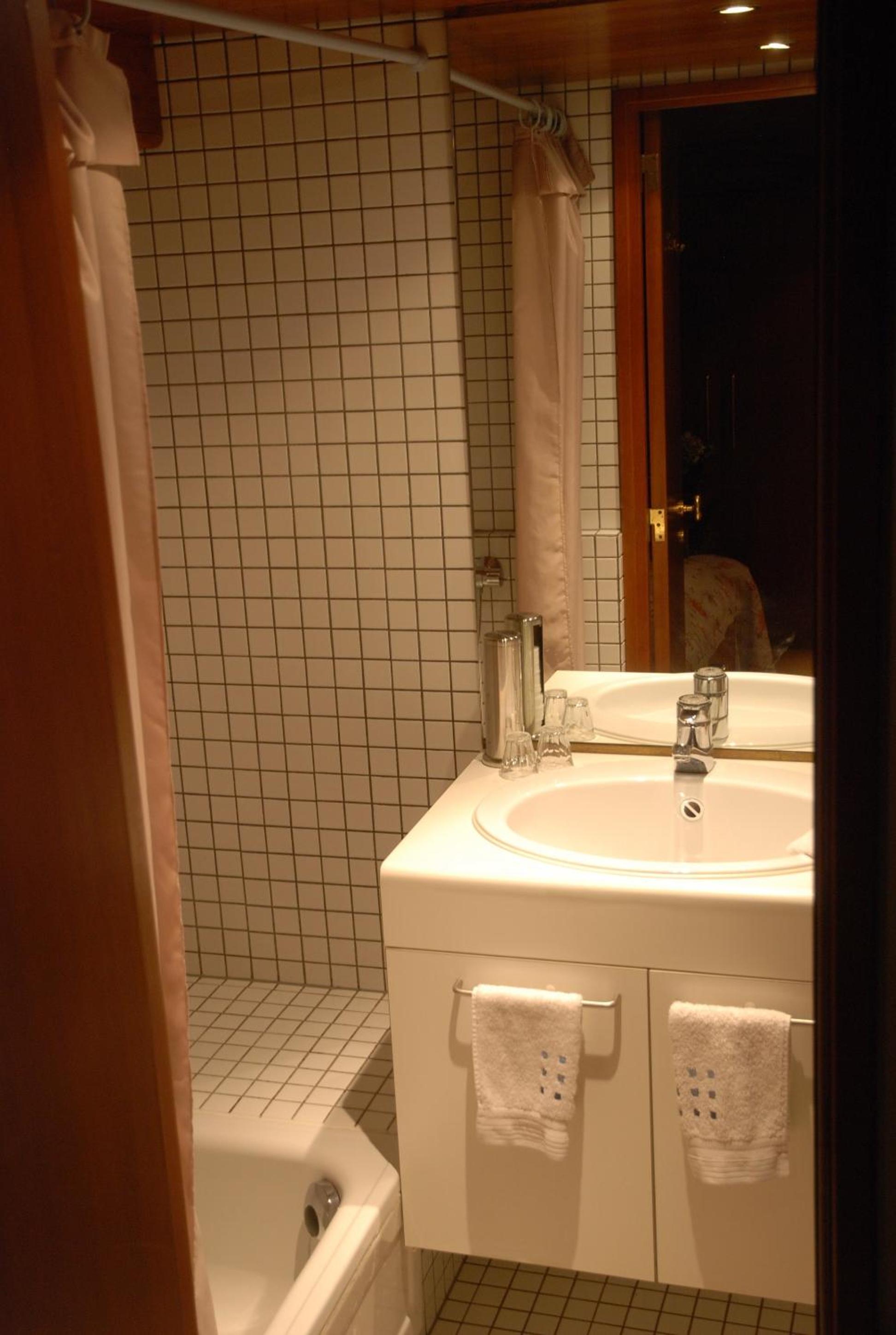 Twin Room with River View photo 3