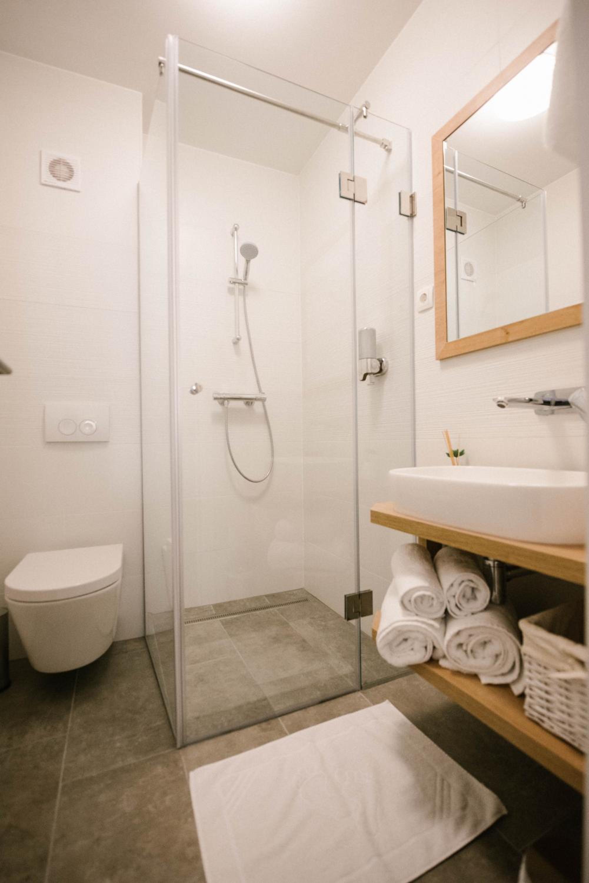 Deluxe Double Room with Balcony - Photo 3