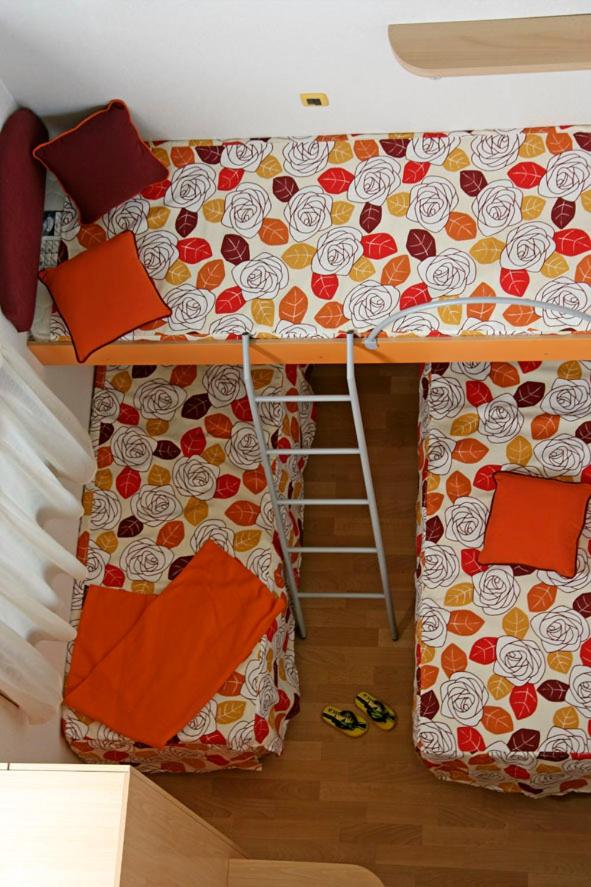 Mobile Home (5 Adults) photo 1