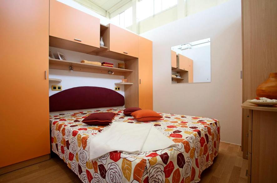 Mobile Home (5 Adults) photo 3