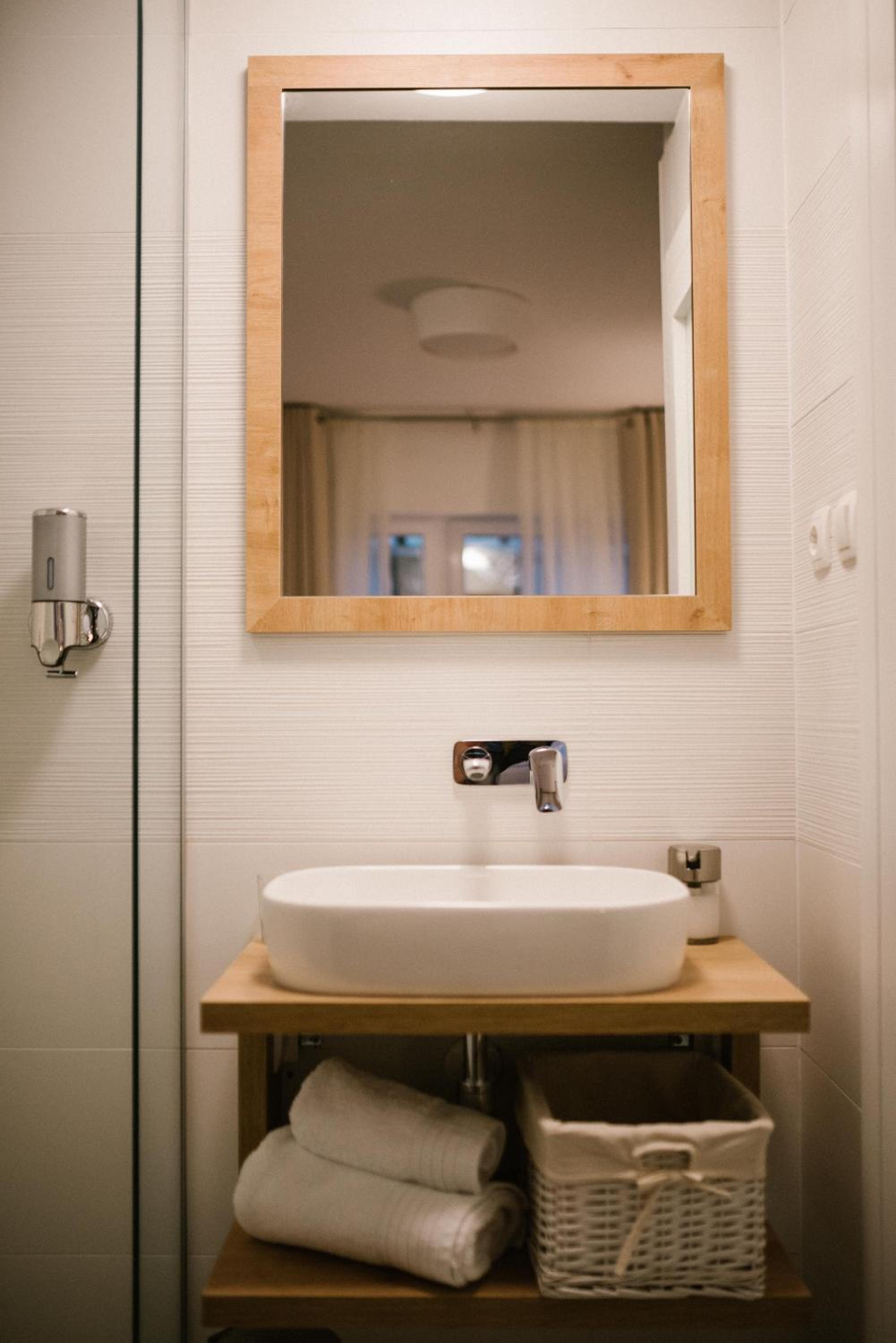 Deluxe Single Room with Balcony photo 2
