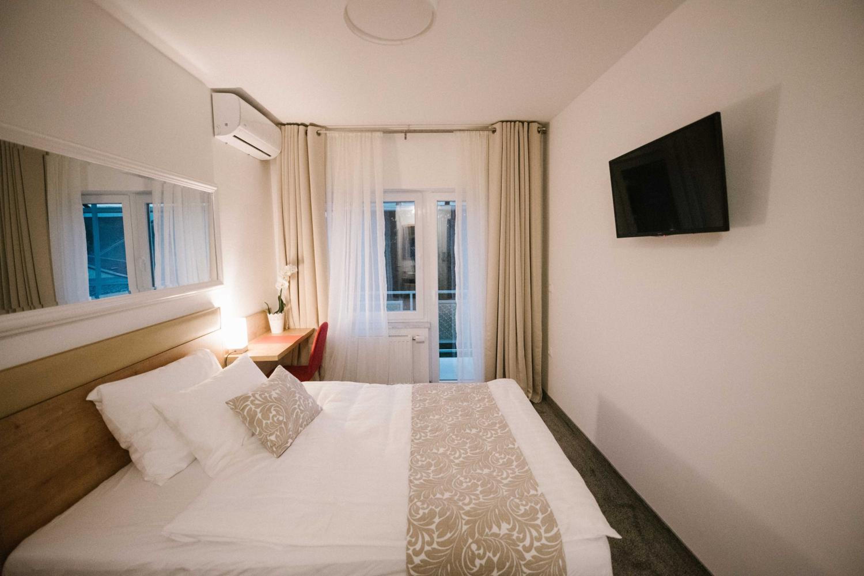 Deluxe Single Room with Balcony photo 3