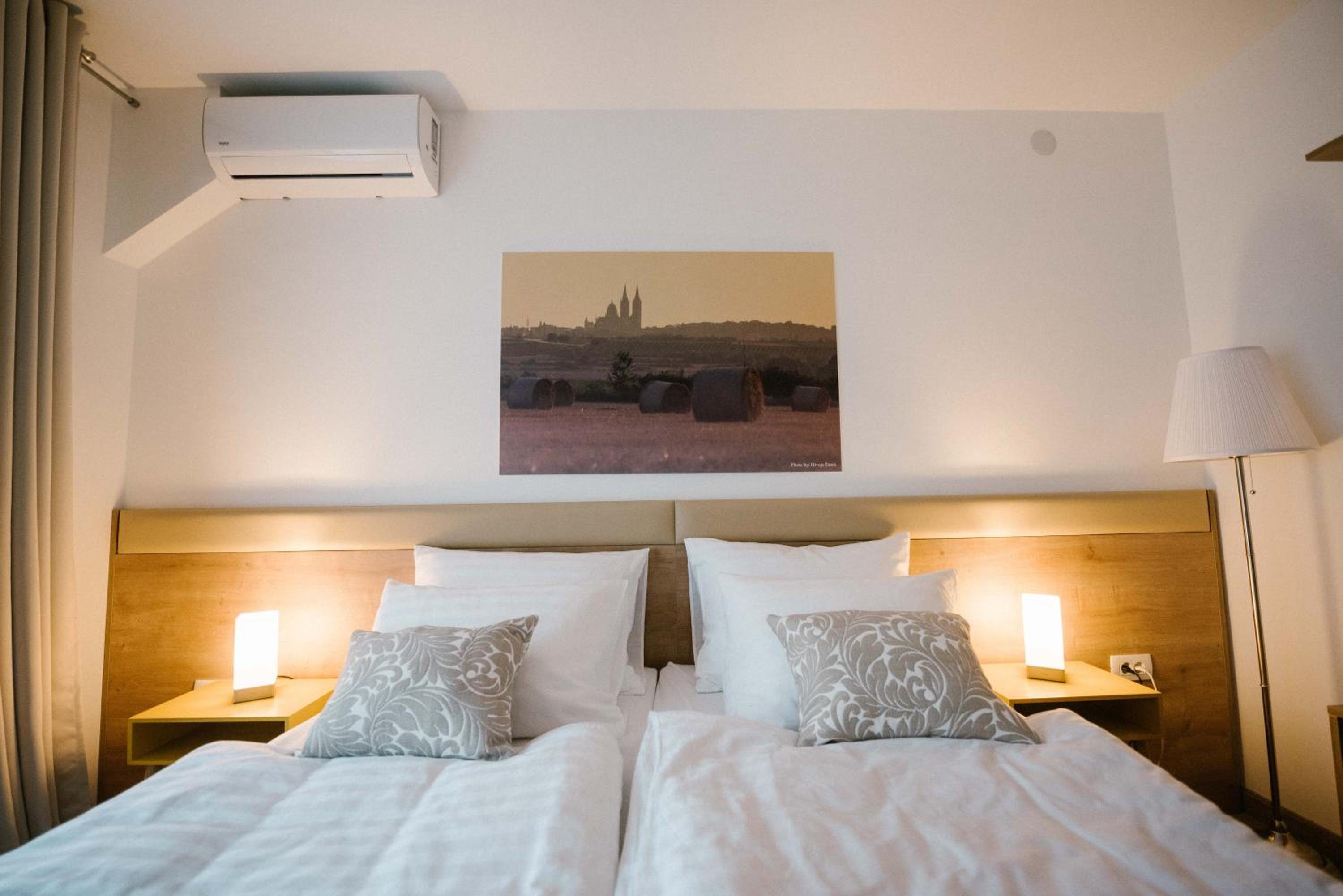 Deluxe Double or Twin Room - Photo 7
