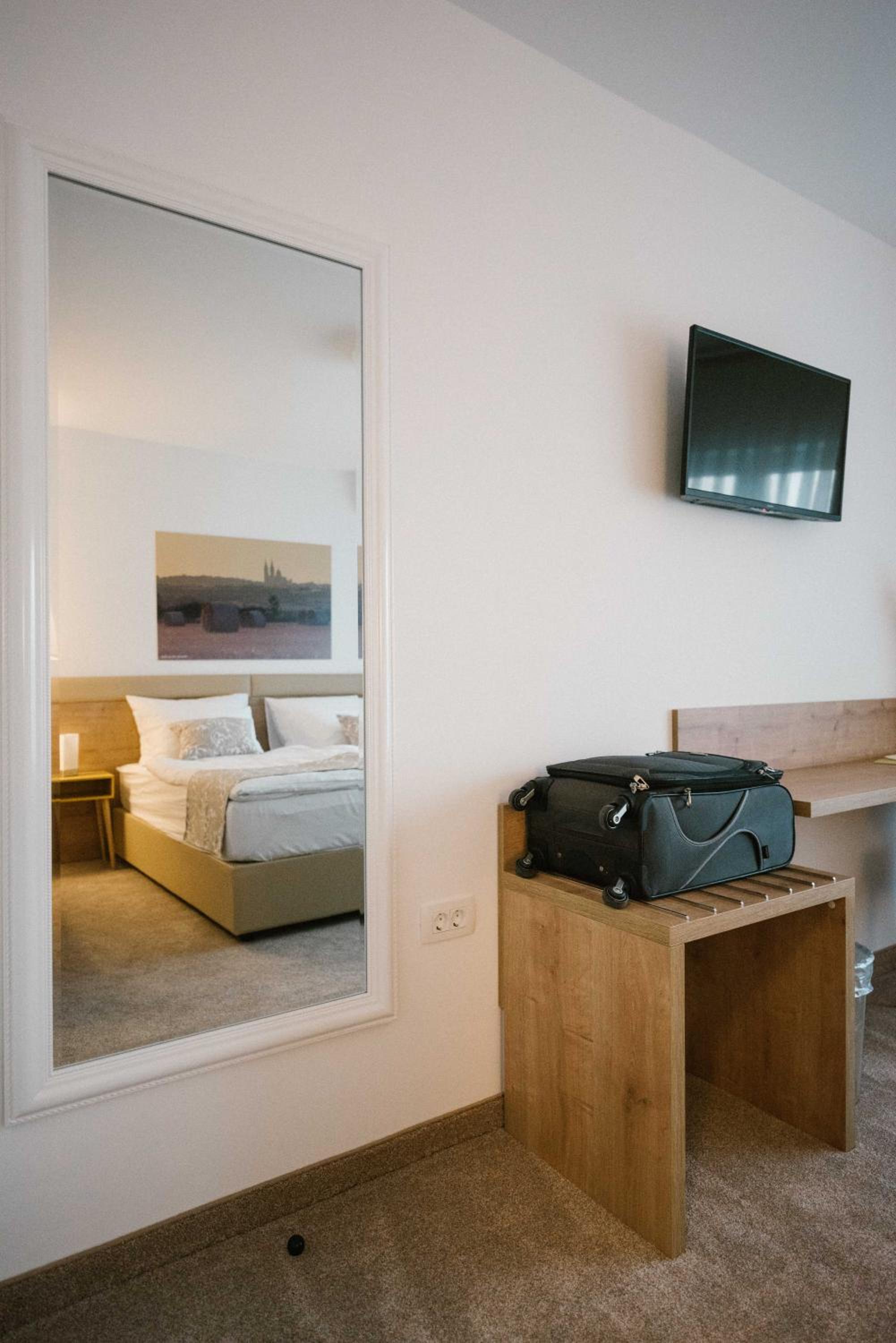 Deluxe Double or Twin Room - Photo 2