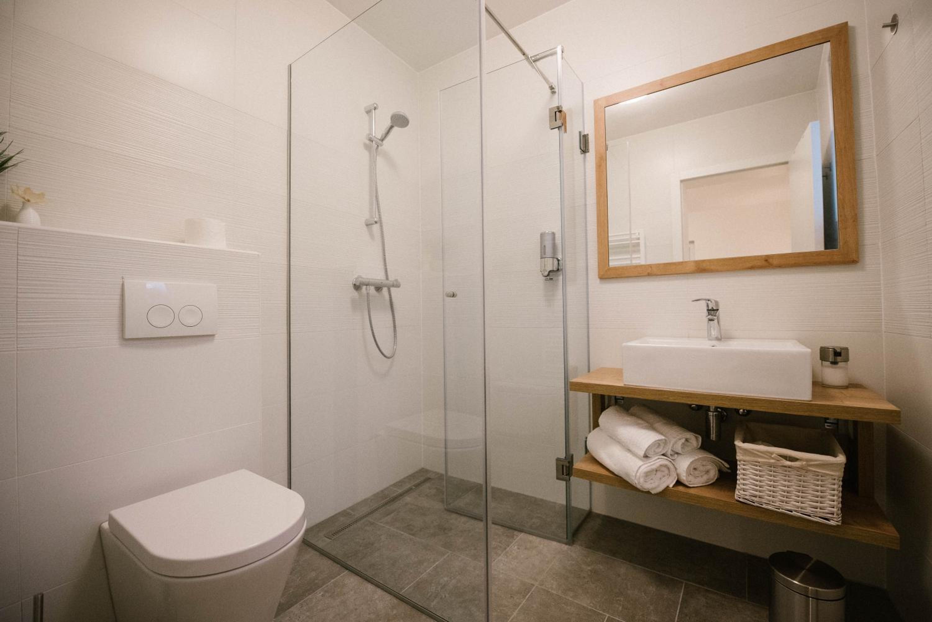 Family Room with Private Bathroom - Photo 4