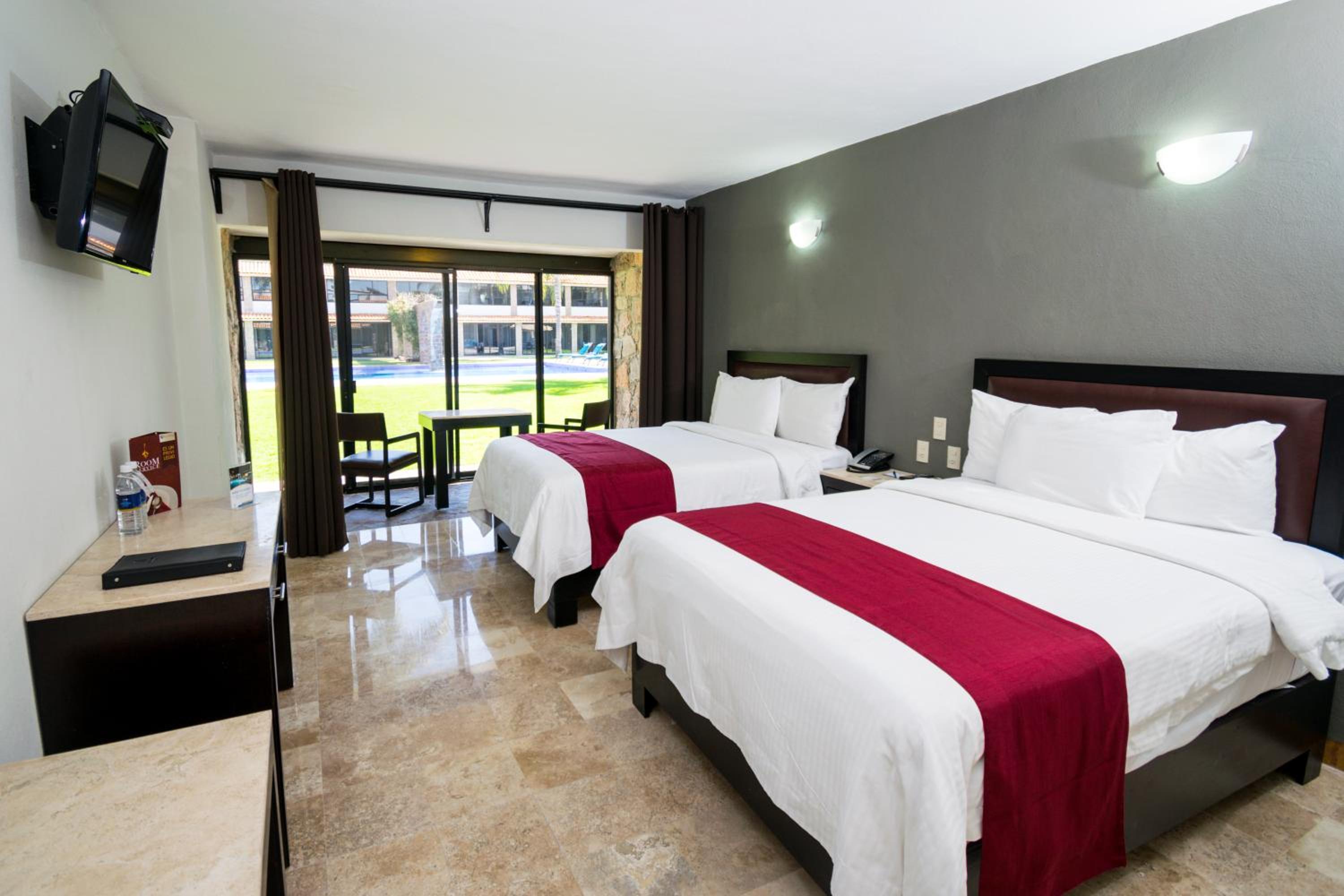 Twin Room with Pool View - Photo 1