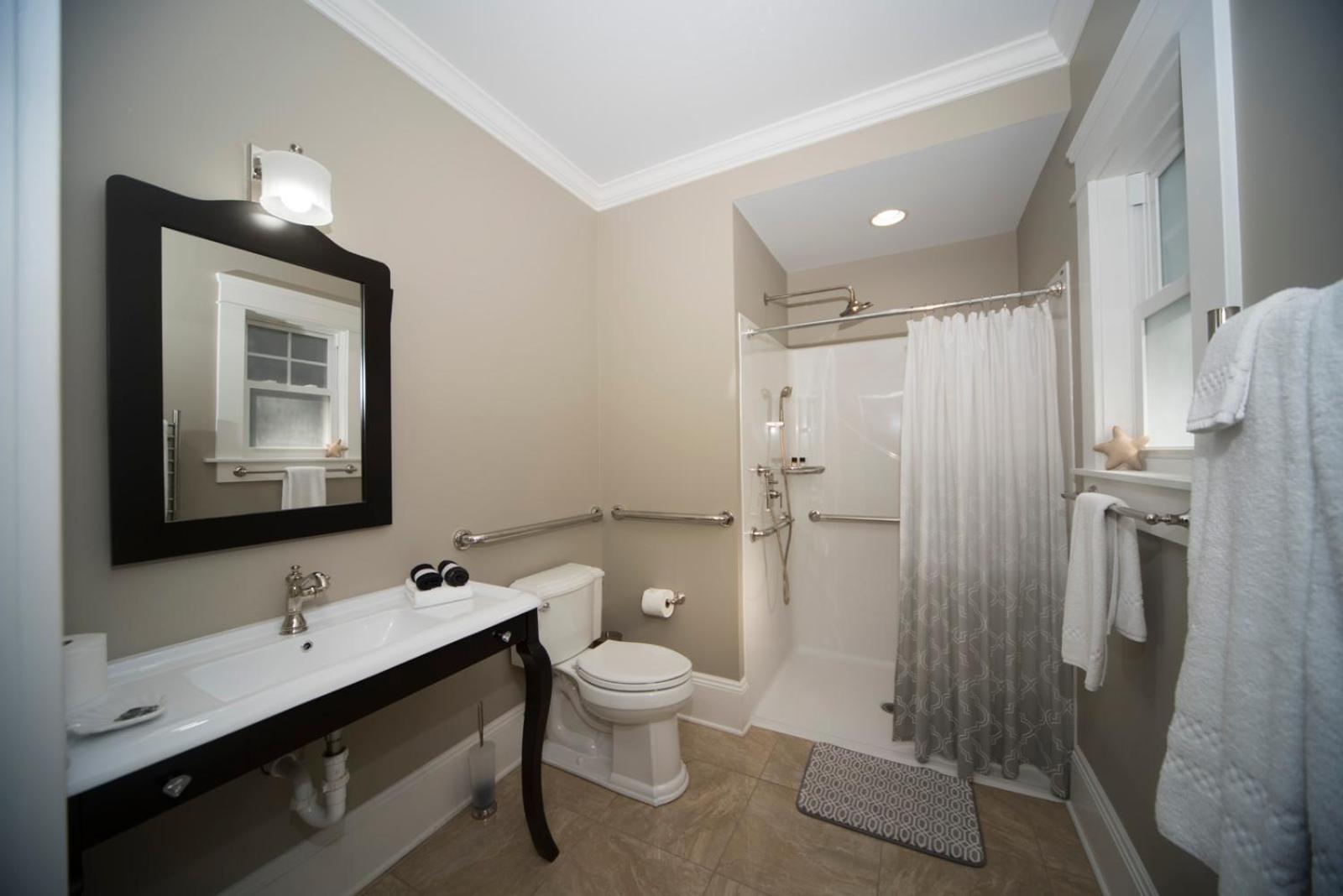 King Room - Disability Access photo 2