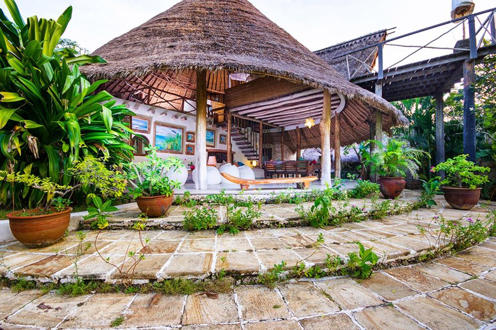 Family Bungalow - Photo 2