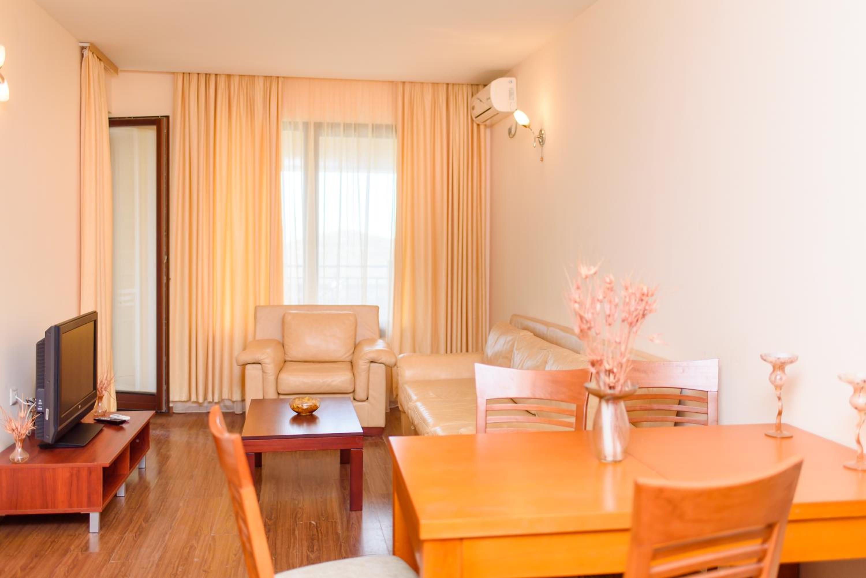One-Bedroom Apartment with Sea View - Orange photo 1