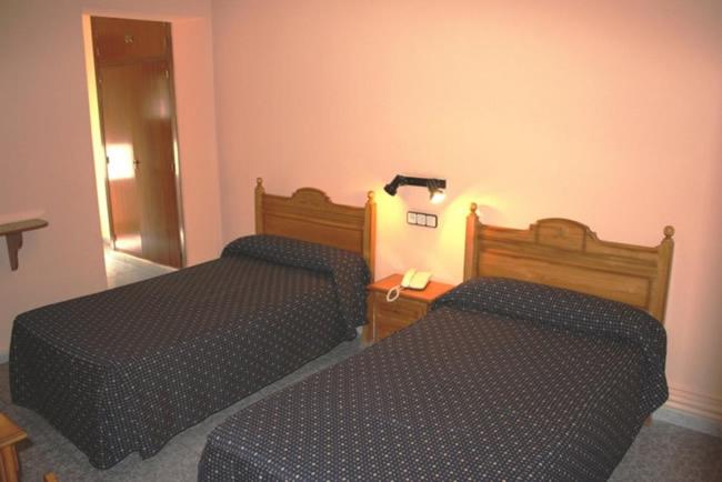 Twin Room - Photo 3