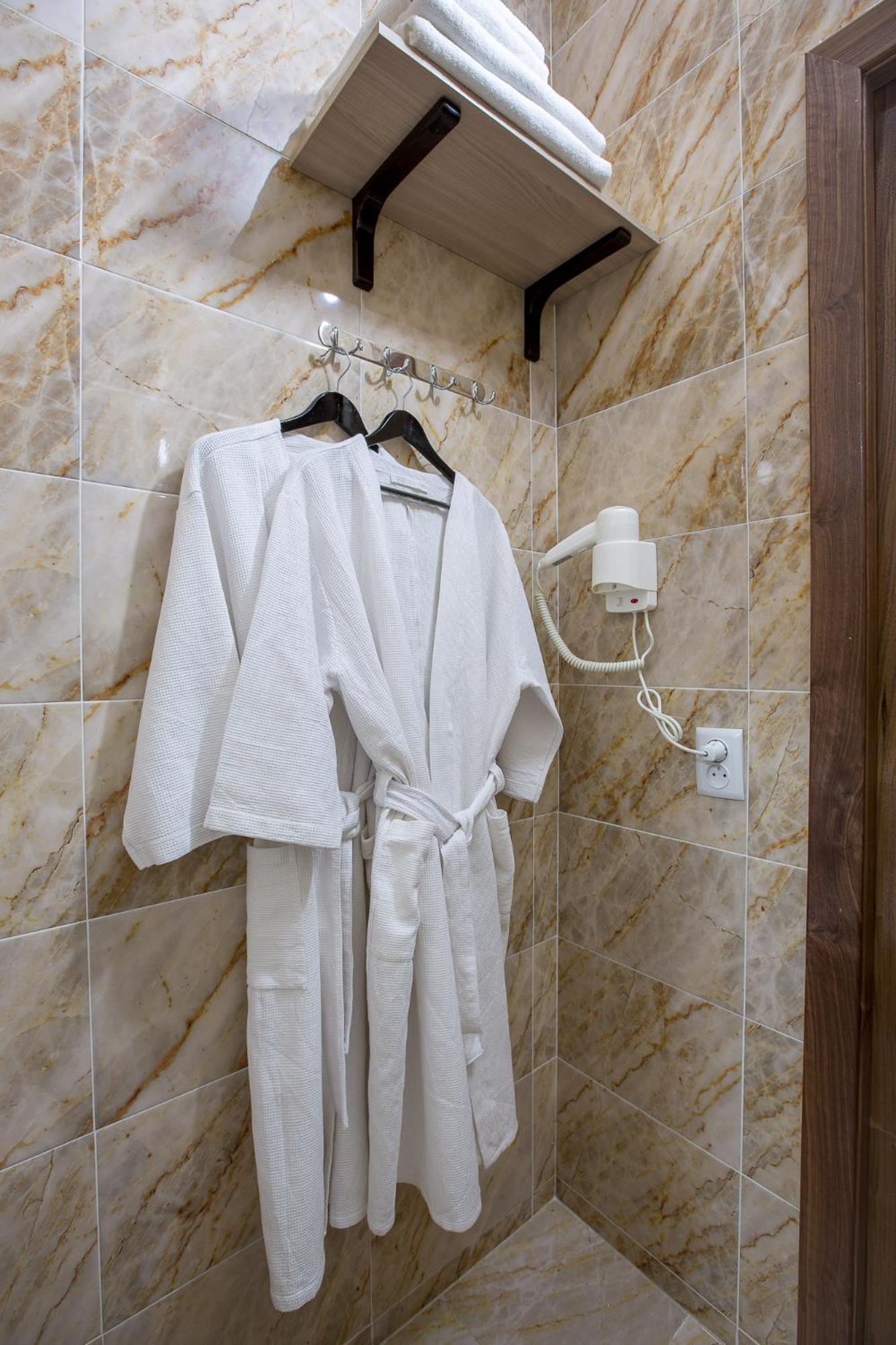 Twin Room - Photo 1