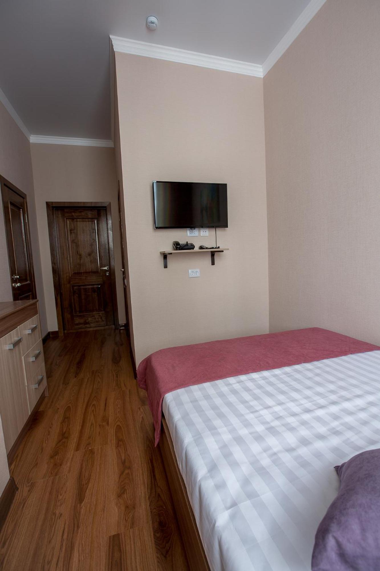 Queen Room photo 3