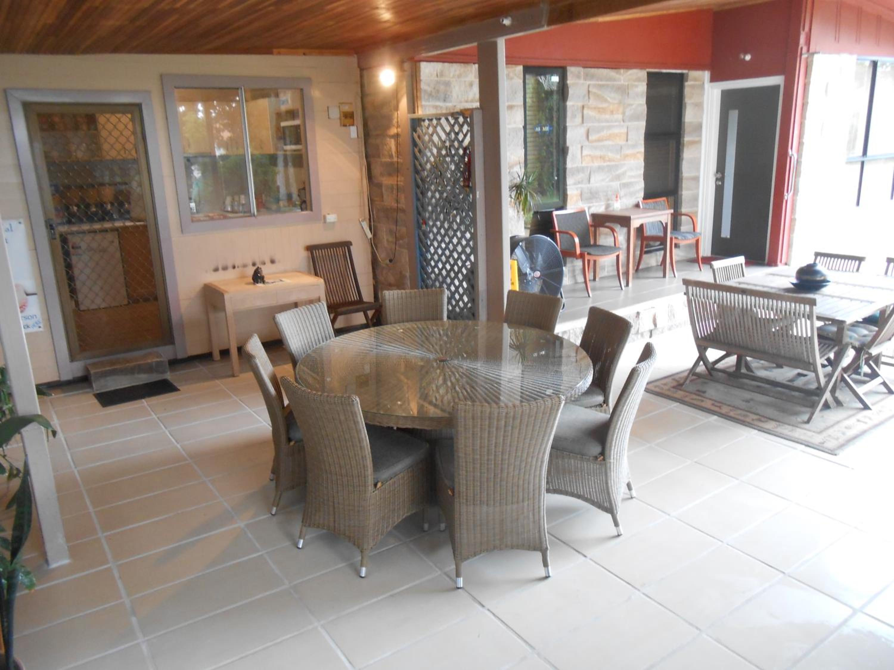 Quadruple Room with Private Bathroom - Photo 4
