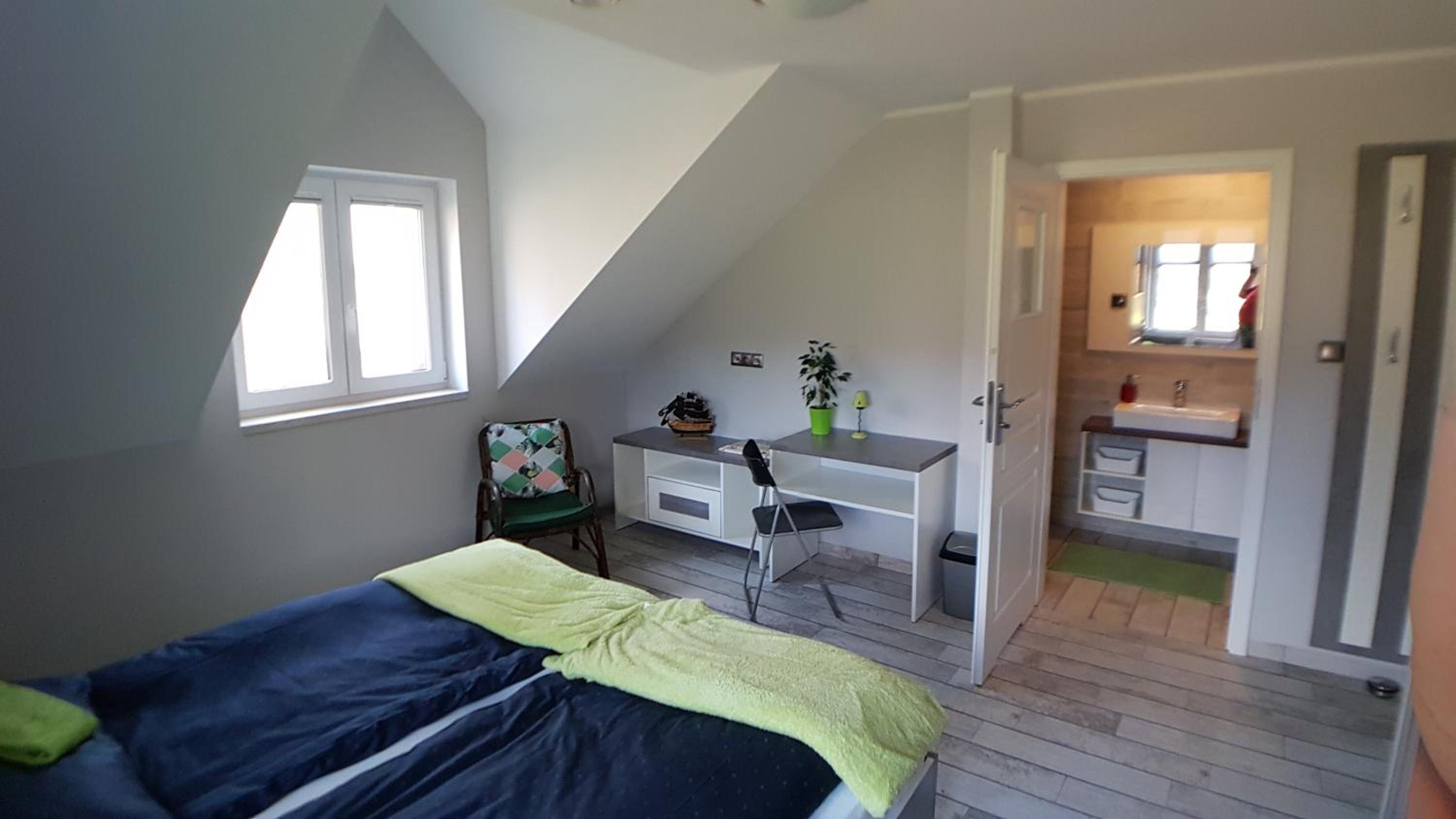 Deluxe Double or Twin Room with Lake View photo 2