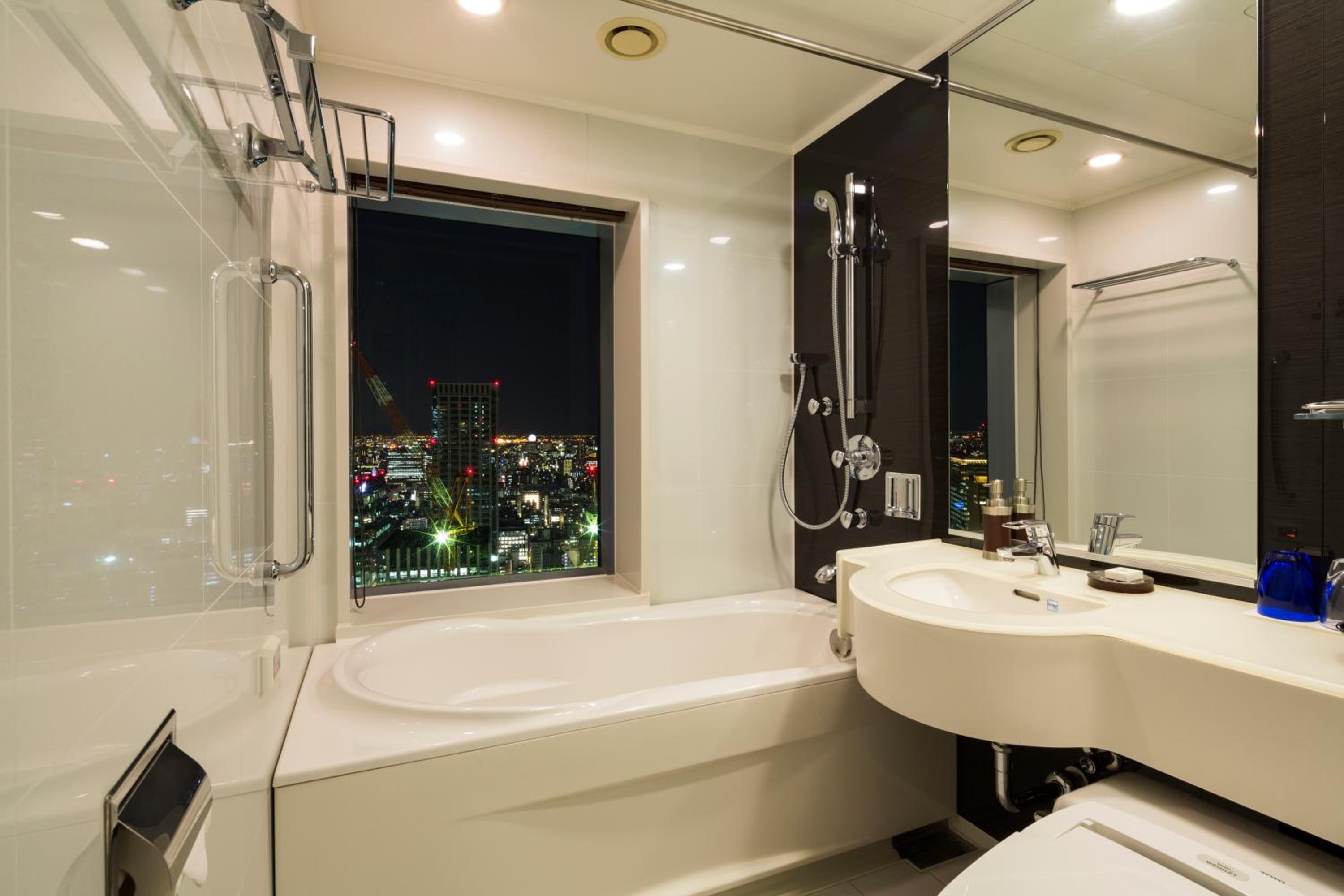 Corner King Room with City View - Non-Smoking