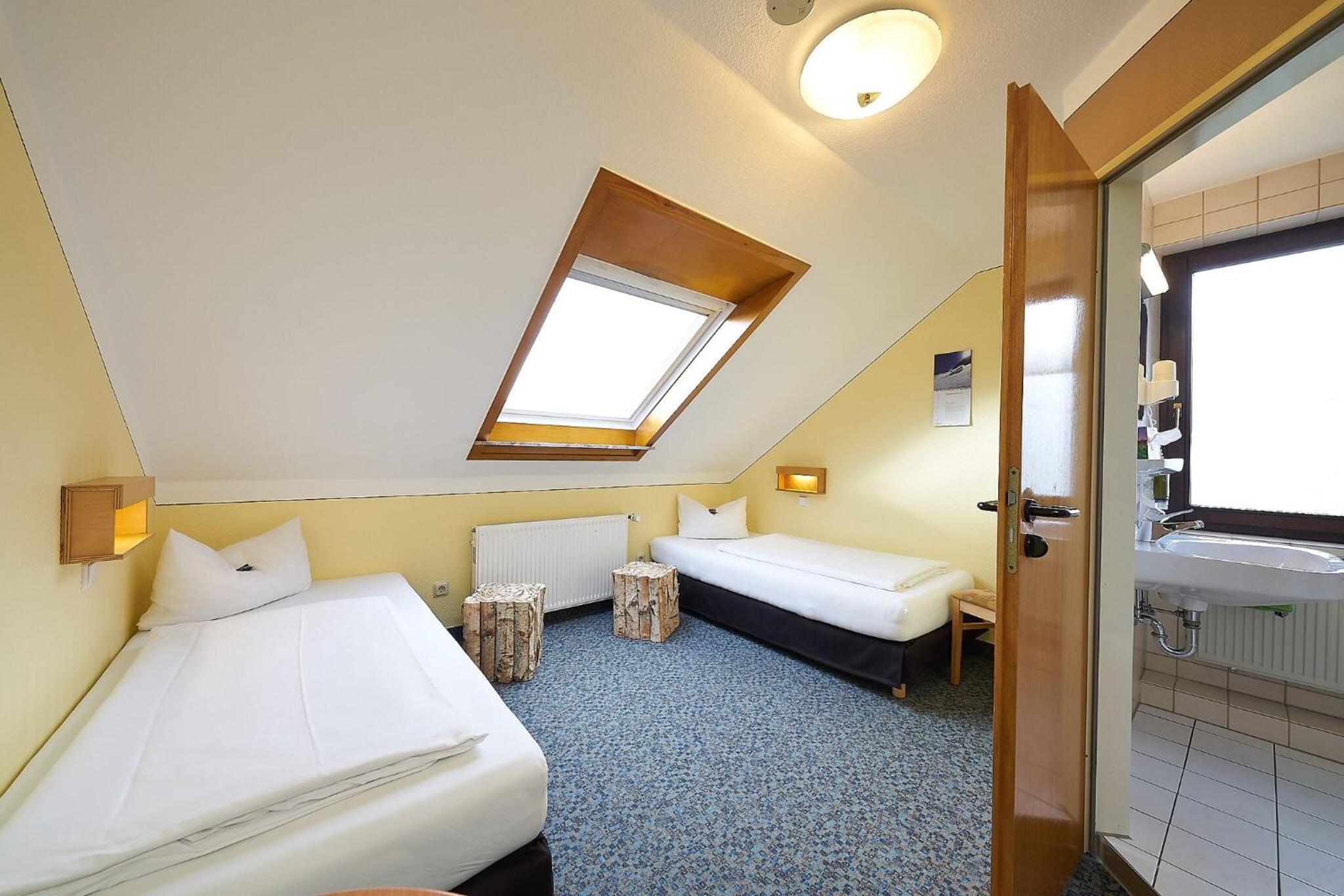 Room with 2 separate beds photo 1