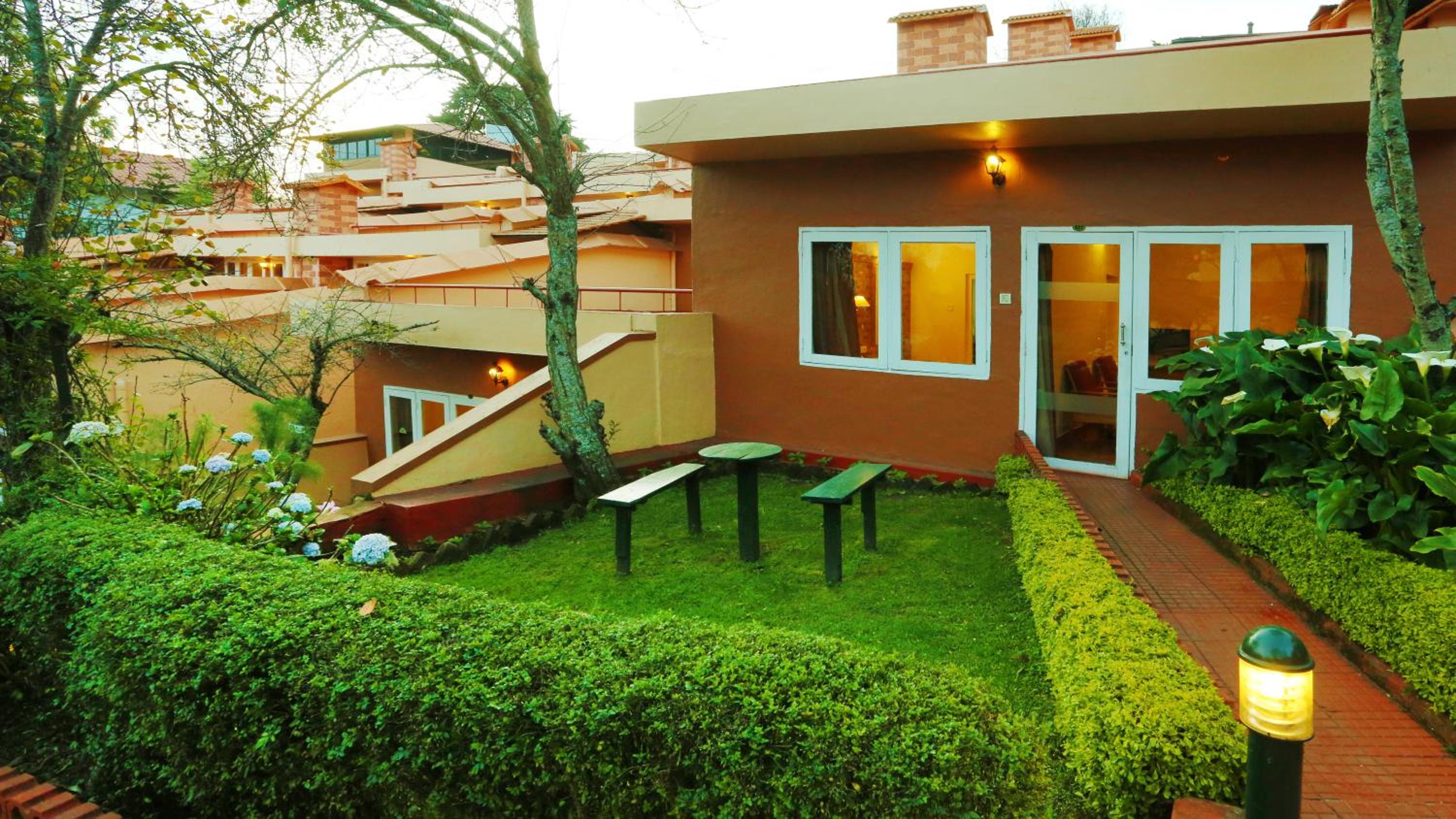 Suite - Photo 12