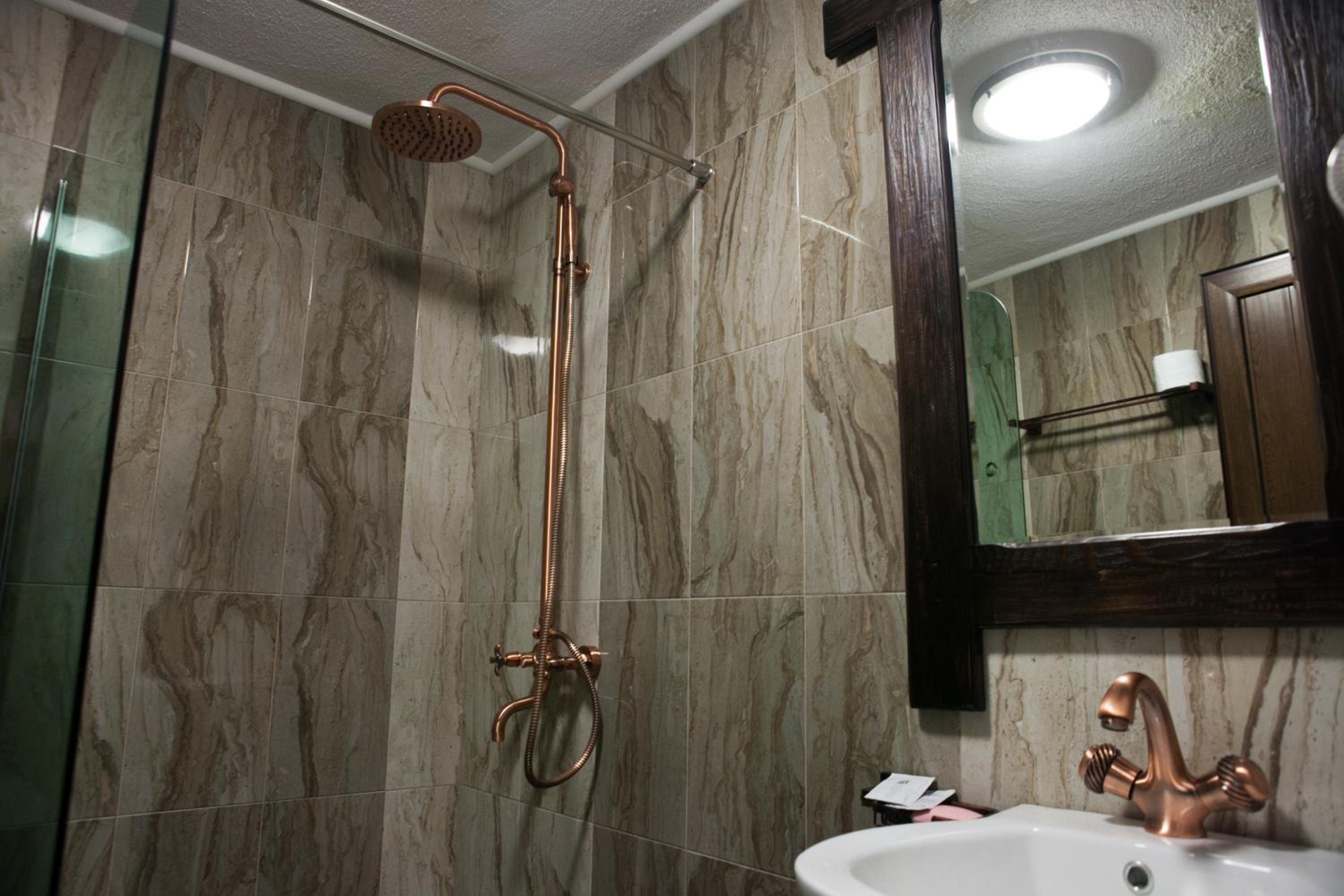 Apartment - Split Level - Photo 2