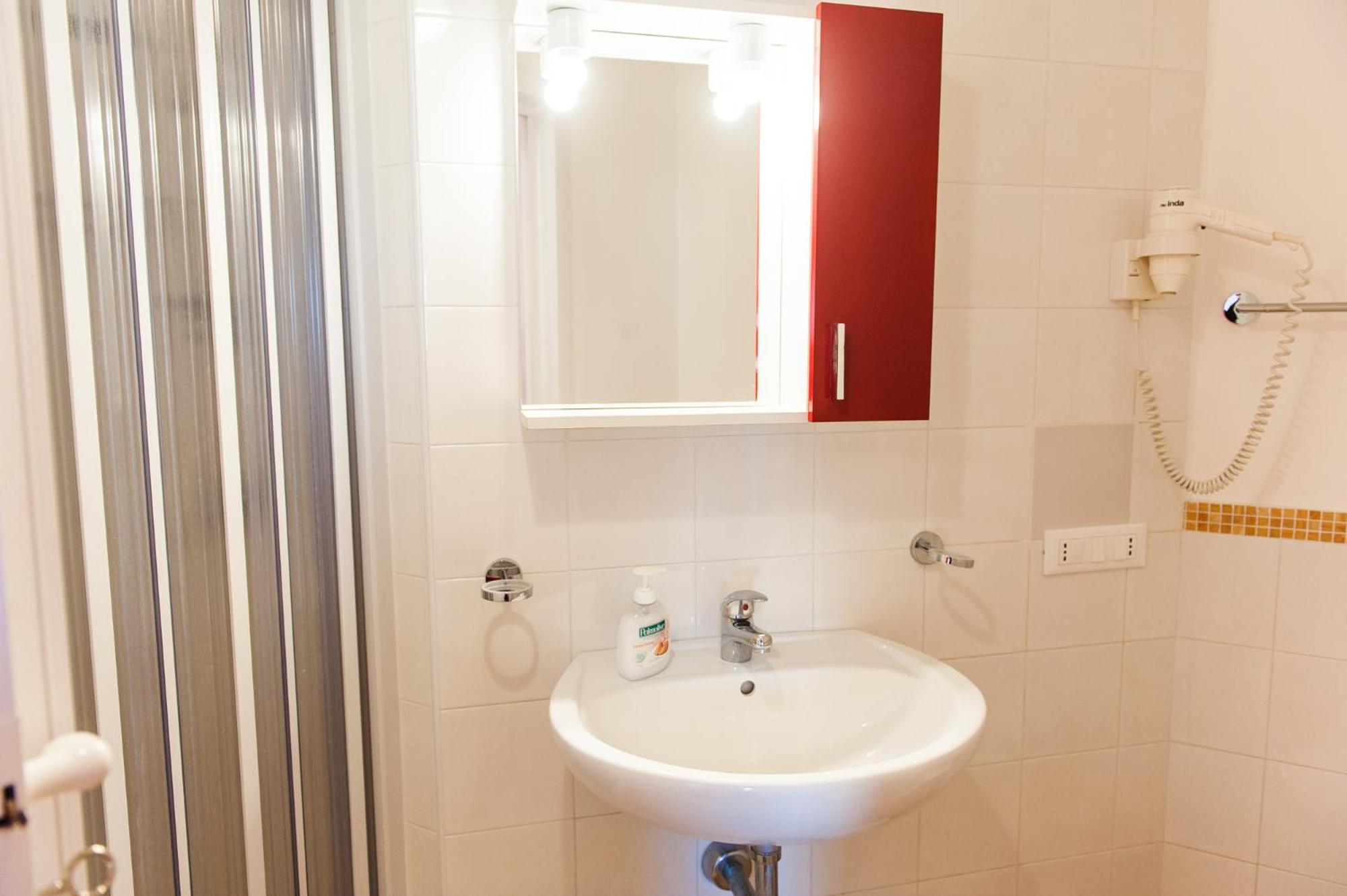 Double or Twin Room with Balcony photo 3
