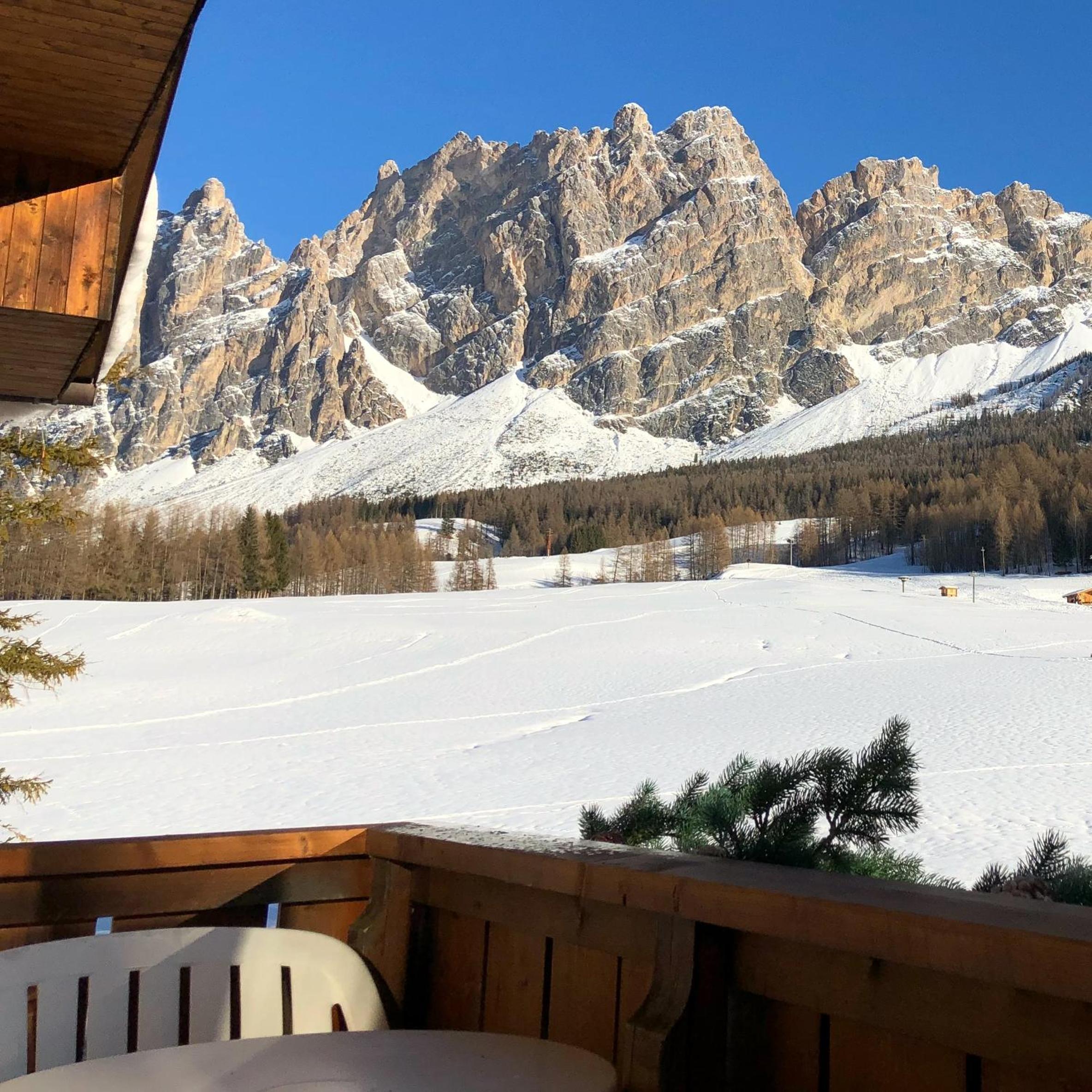 Double Room with Balcony and Mountain View - Photo 3