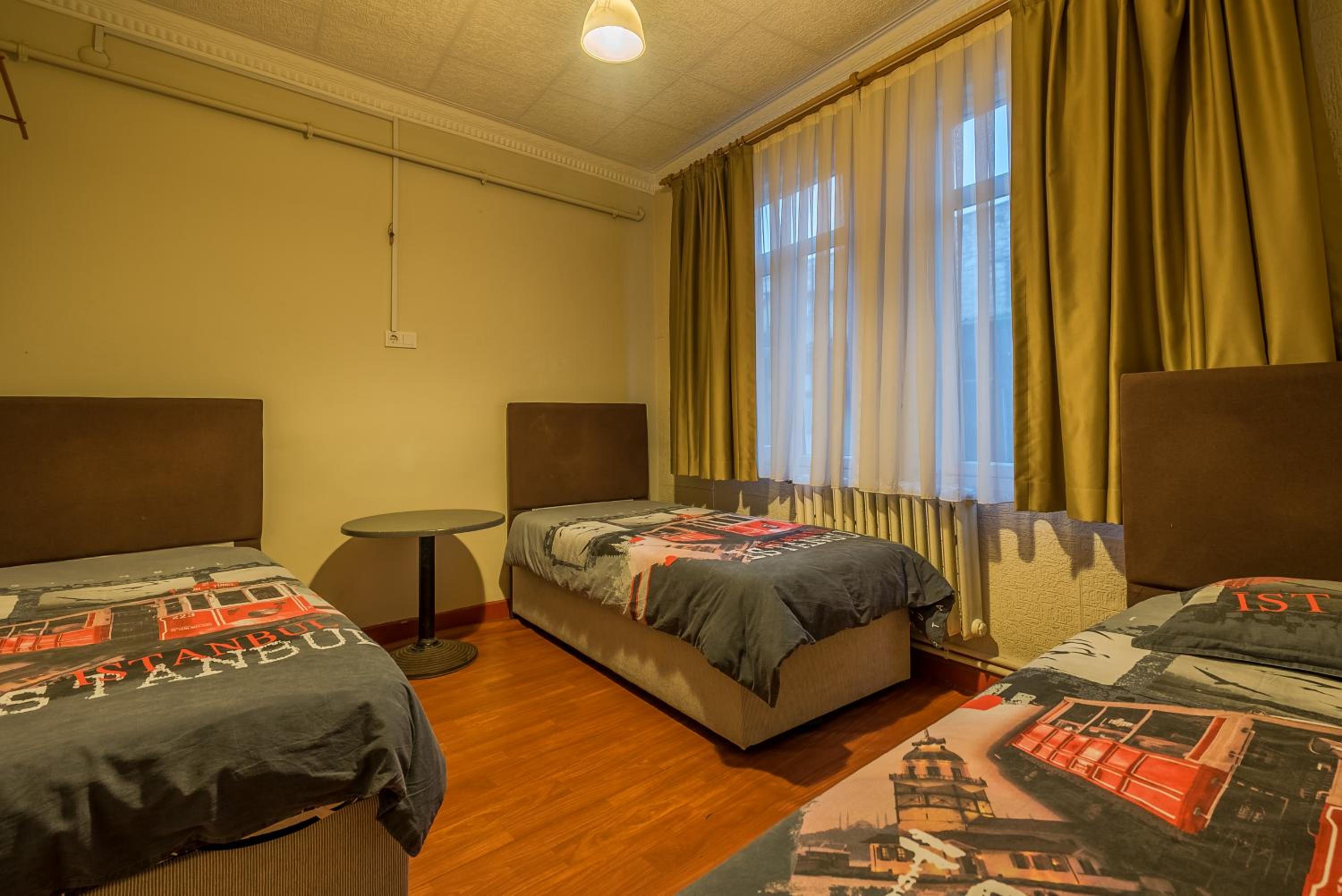Economy Triple Room photo 1