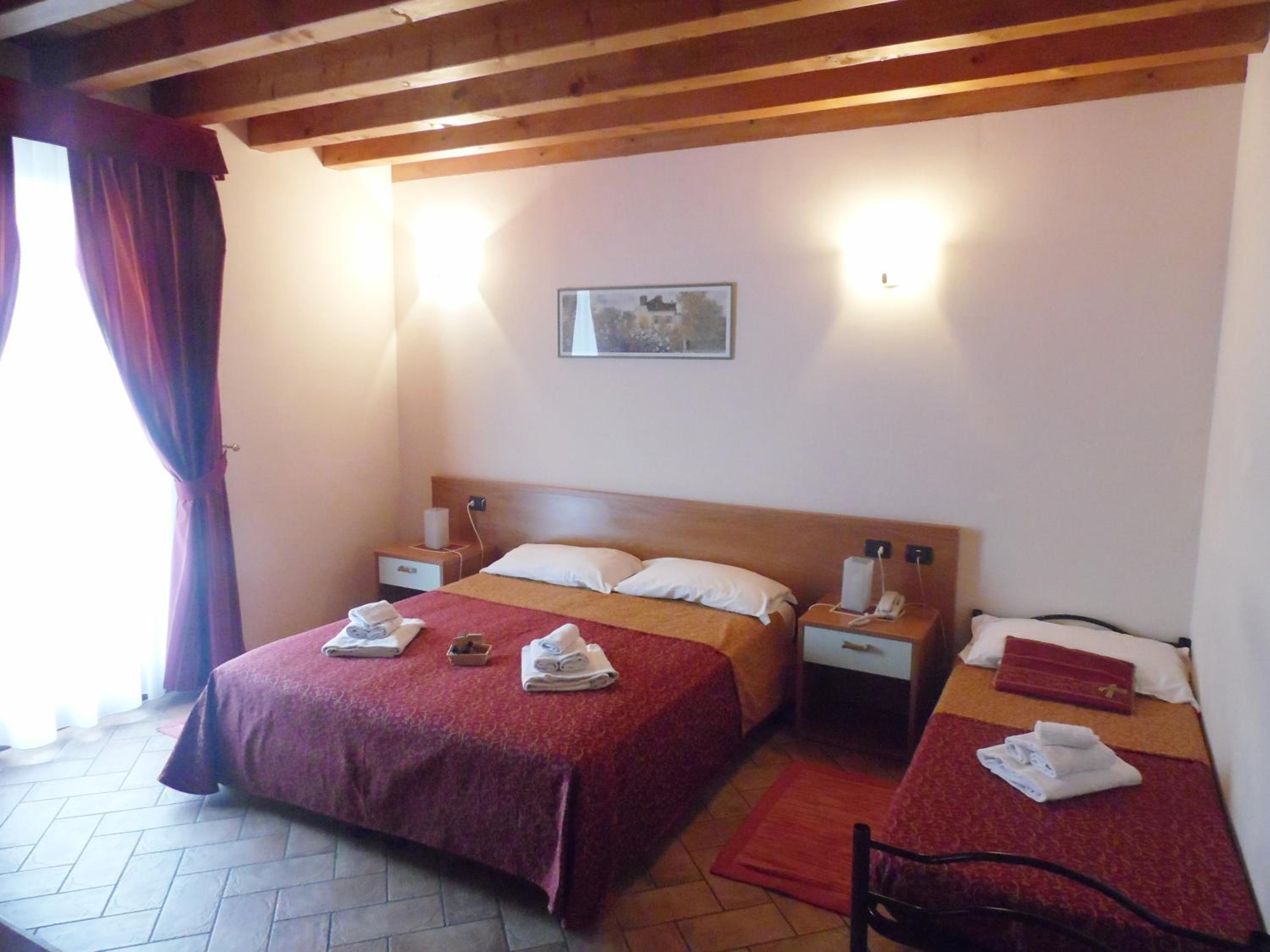 Triple Room - Photo 10