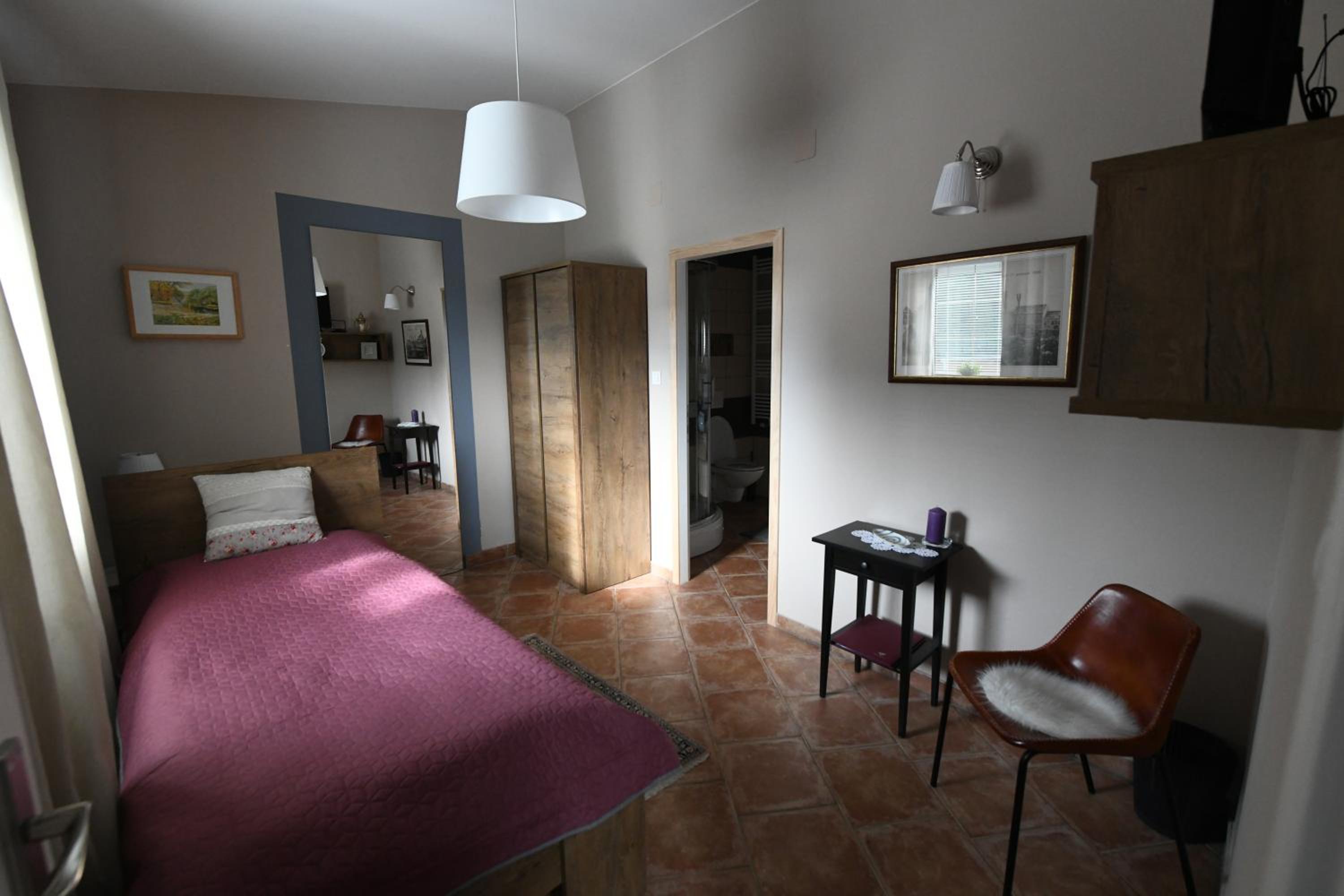 Single Room with Bathroom photo 3