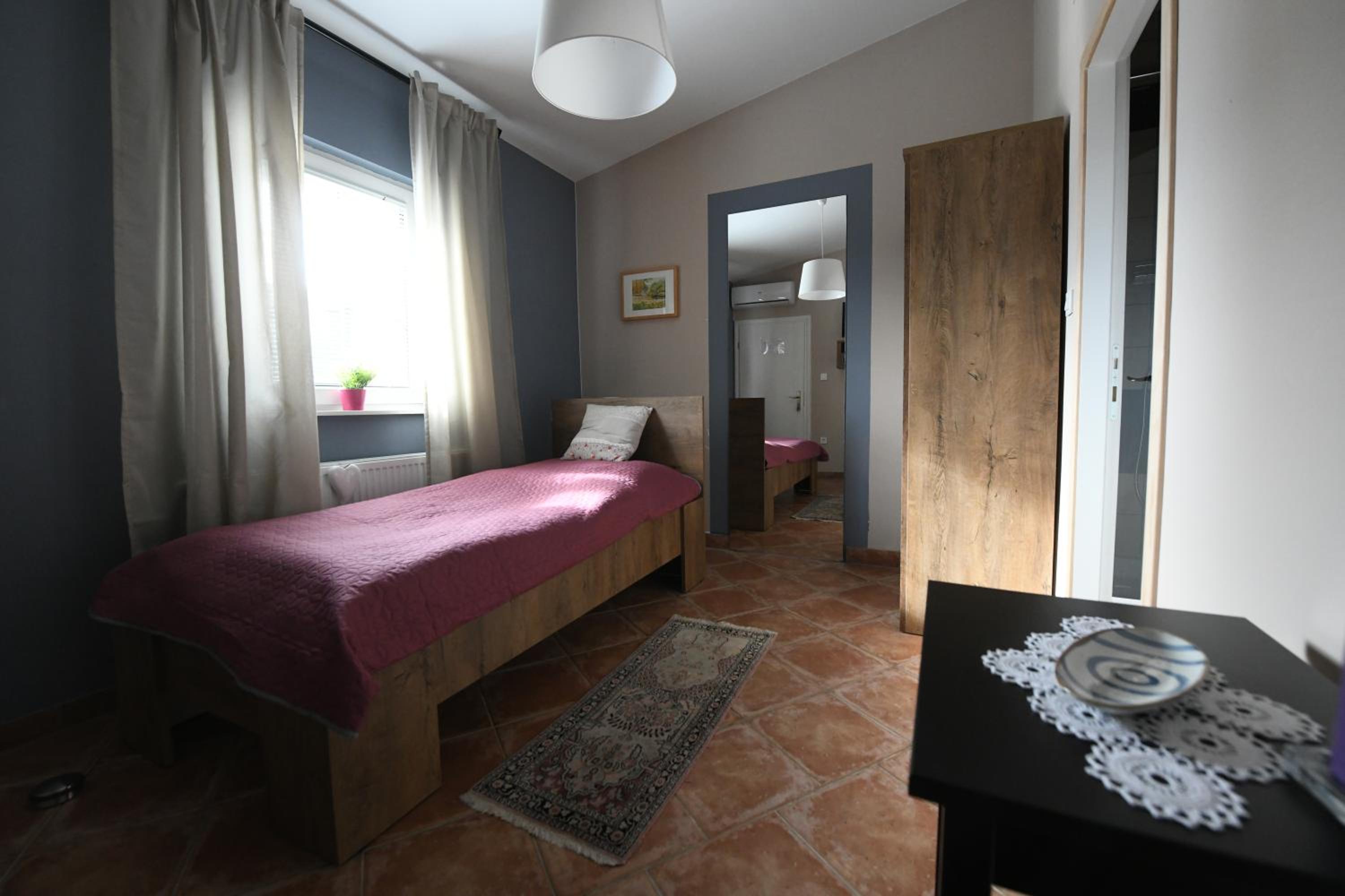 Single Room with Bathroom photo 1
