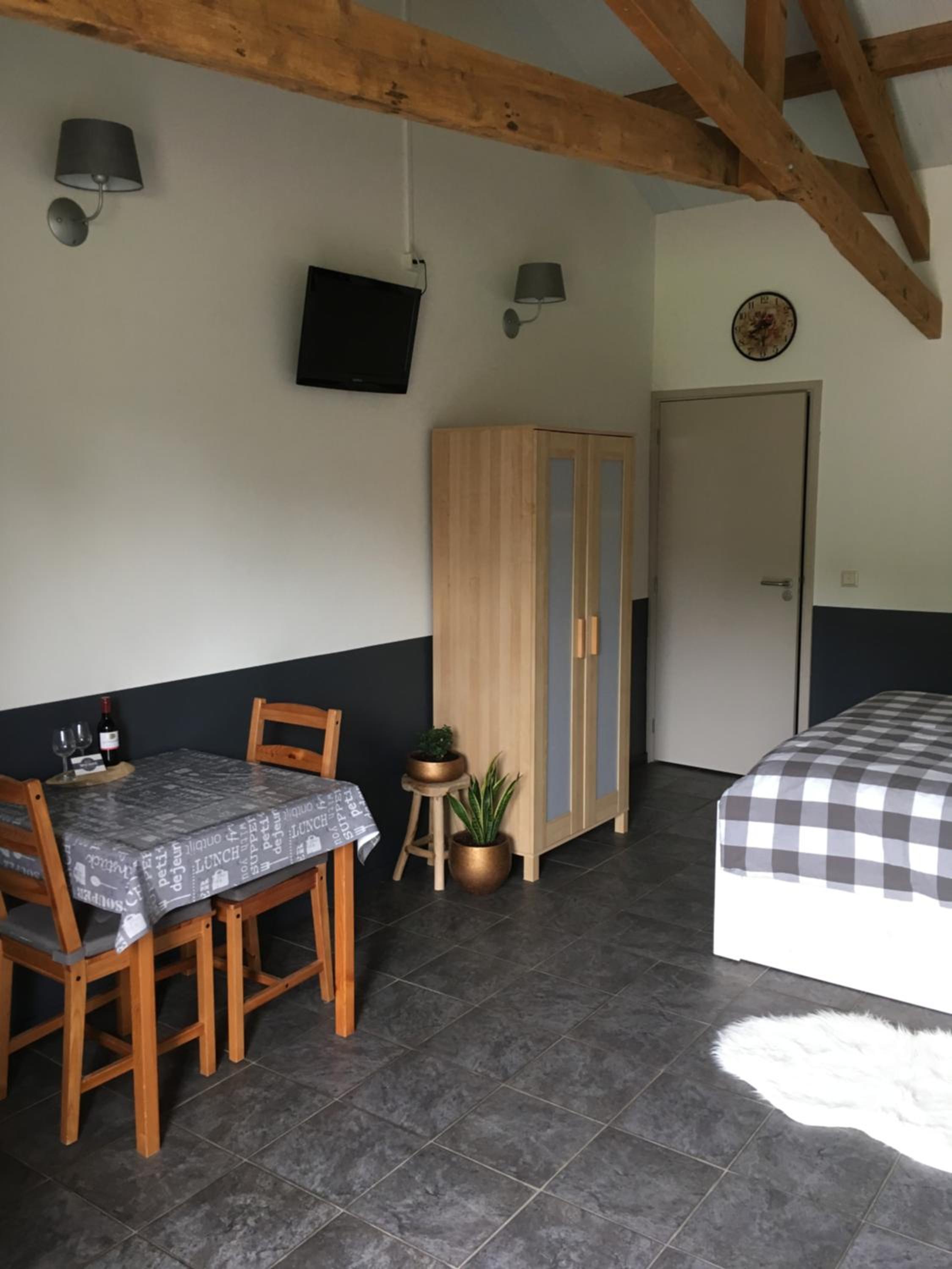 Twin Room - Photo 8