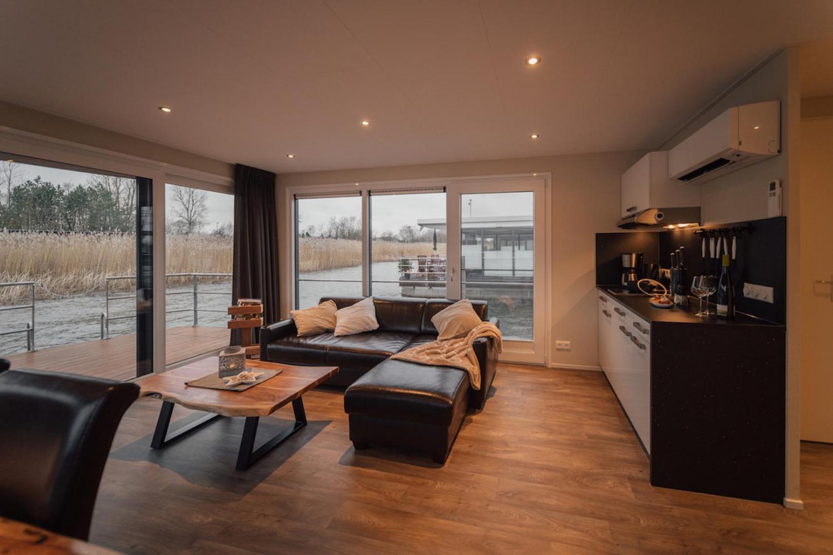 House Boat La Belle Vie