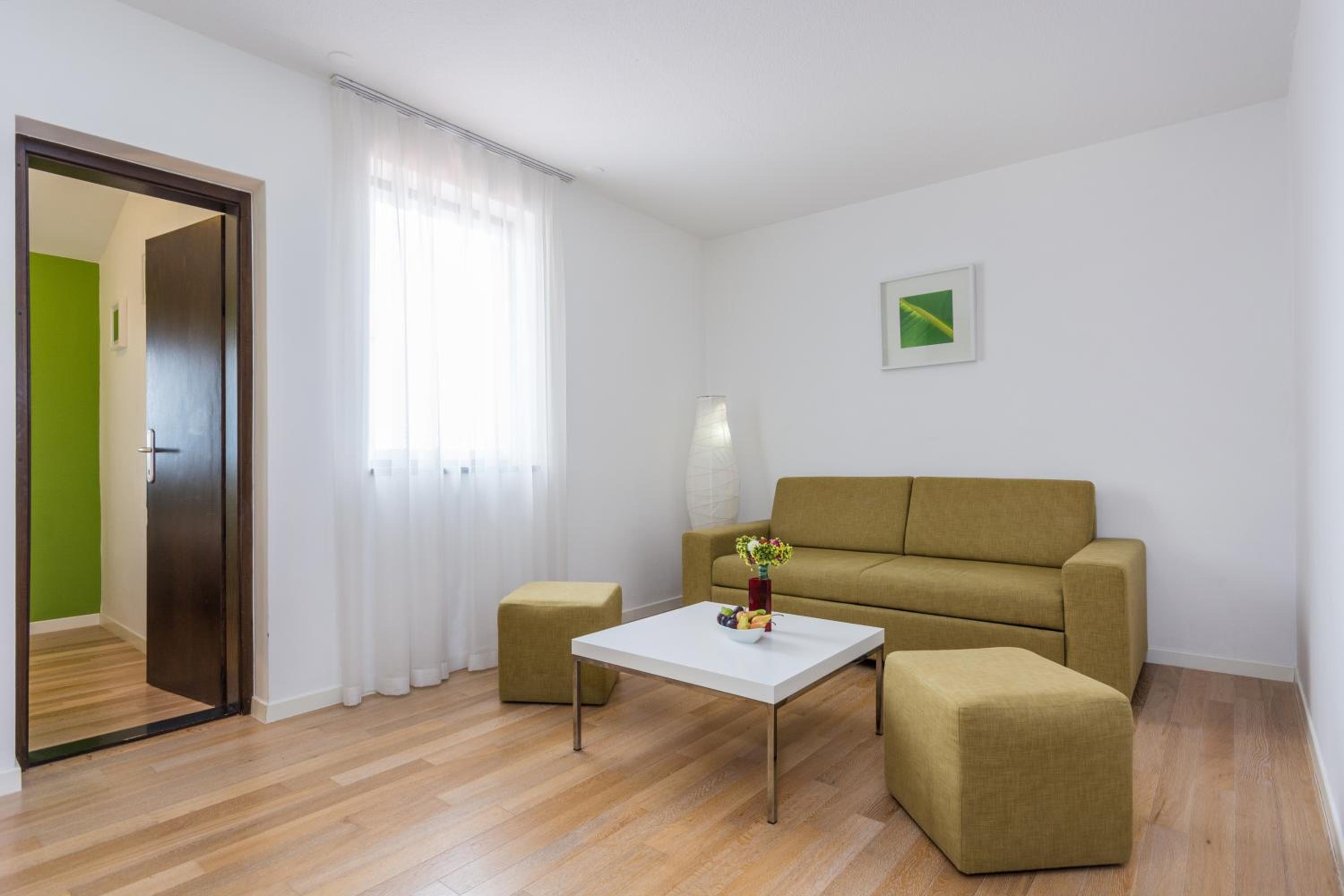 Two-Bedroom Suite with Balcony and Sea View photo 3