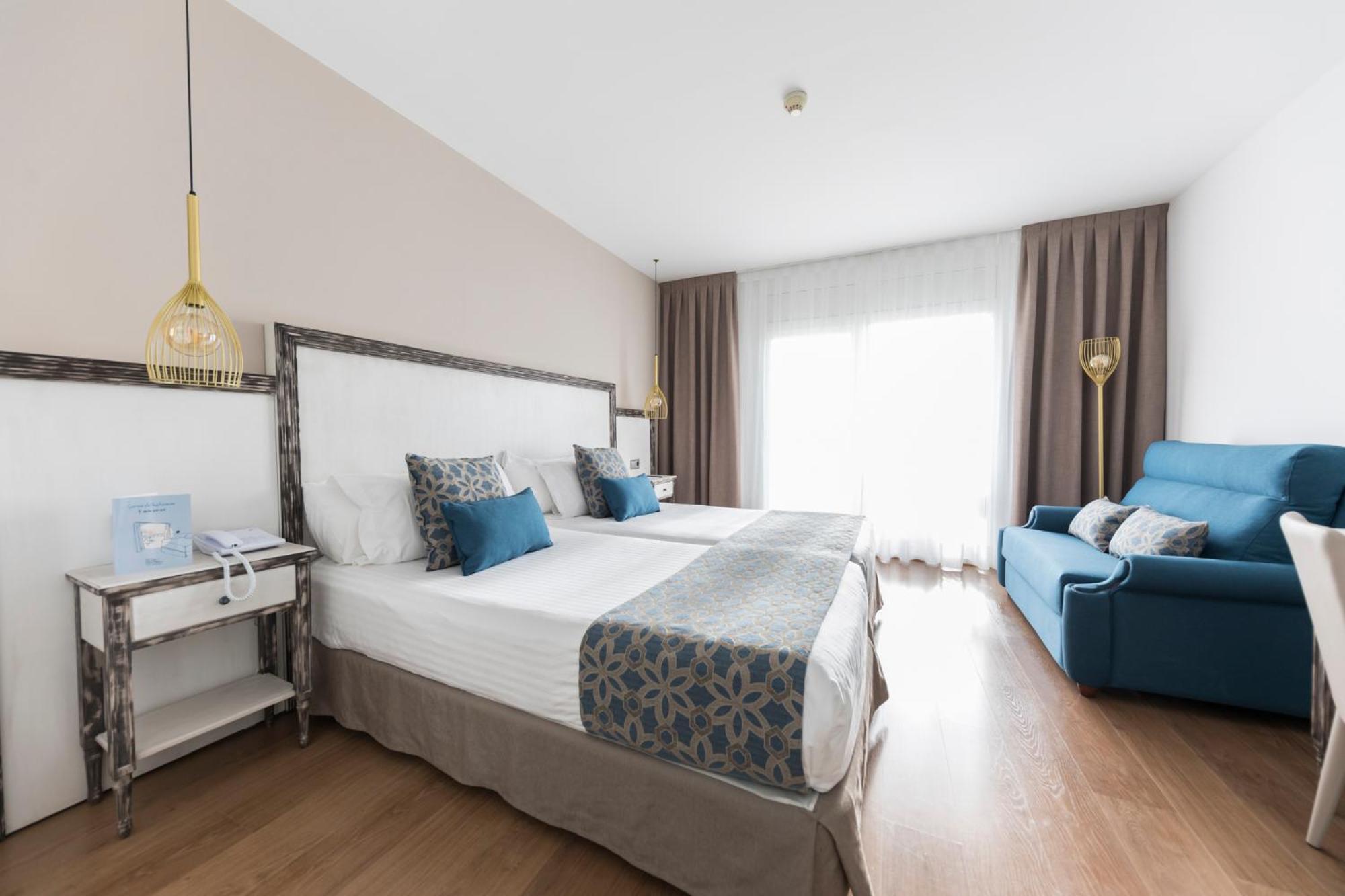 Habitación Doble Superior con Vista al Mar y Balcón