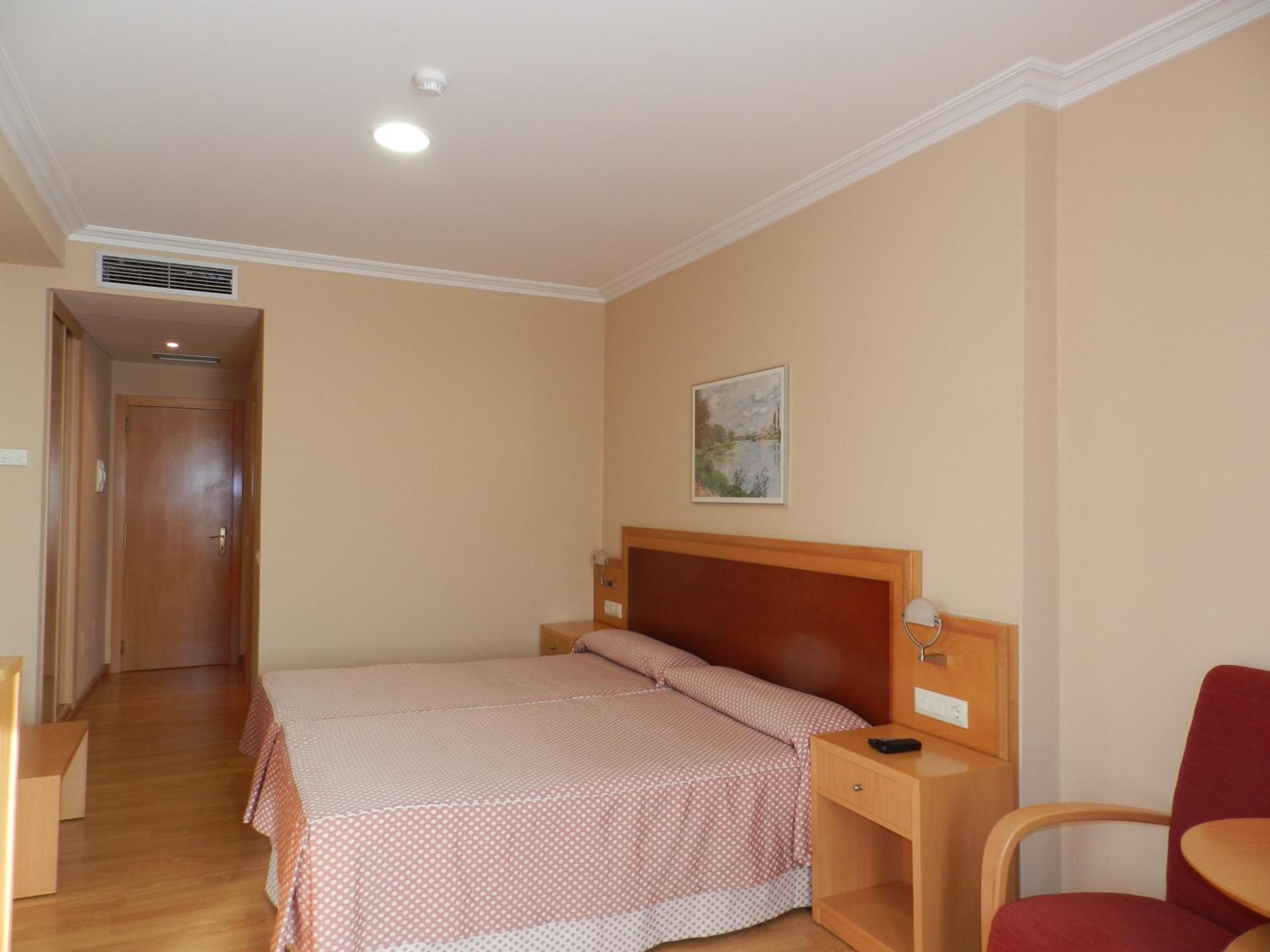 Twin Room with Sea View - Photo 5