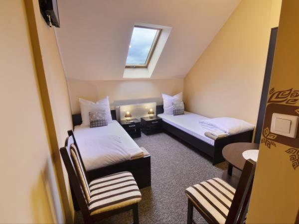 Small Twin Room photo 1
