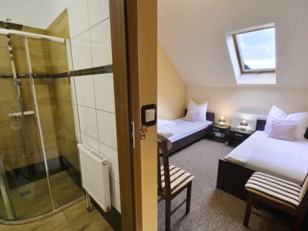 Small Twin Room photo 1