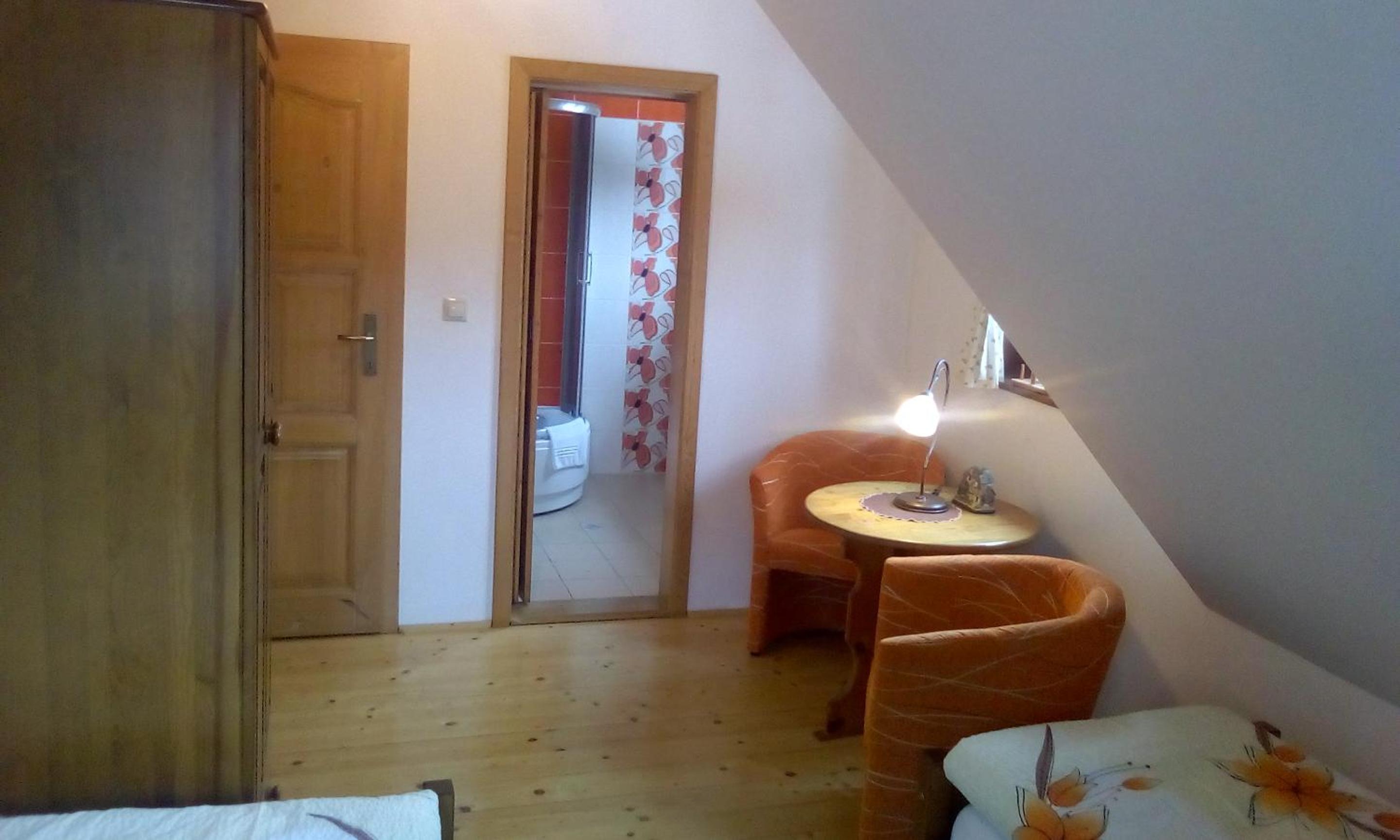 Double Room with Private Bathroom - Photo 3