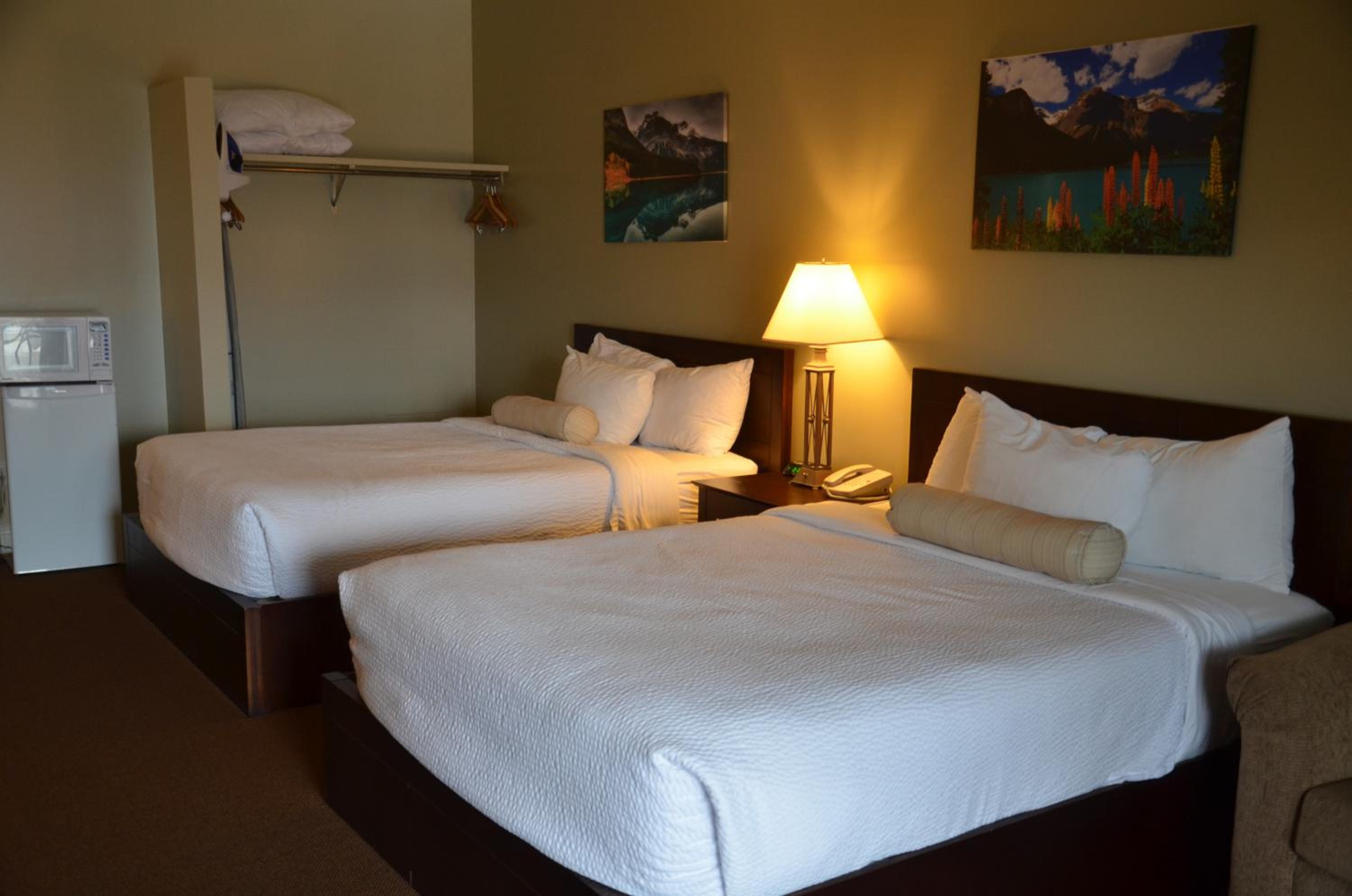 Queen Studio Suite with Two Queen Beds - Non-Smoking - Photo 3