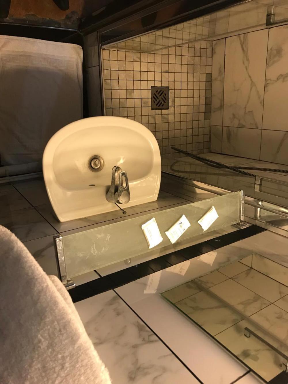 Double Room with Private Shower and Shared Toilet photo 3