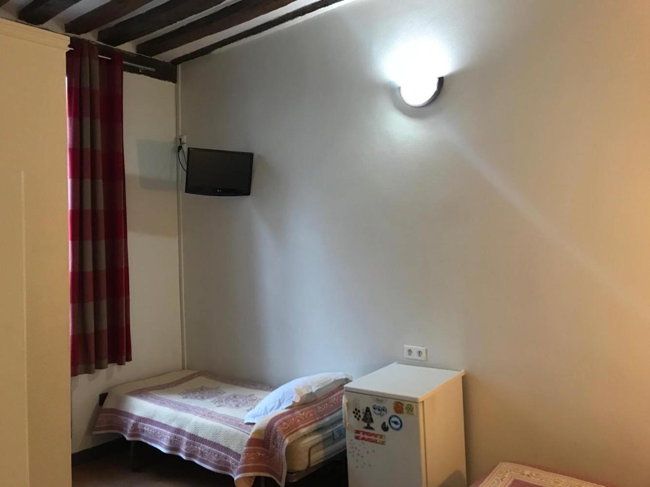 Double Room with shared toilet and shower