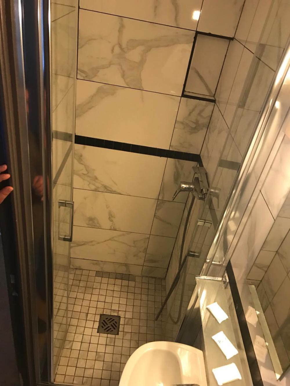 Double Room with Private Shower and Shared Toilet photo 2