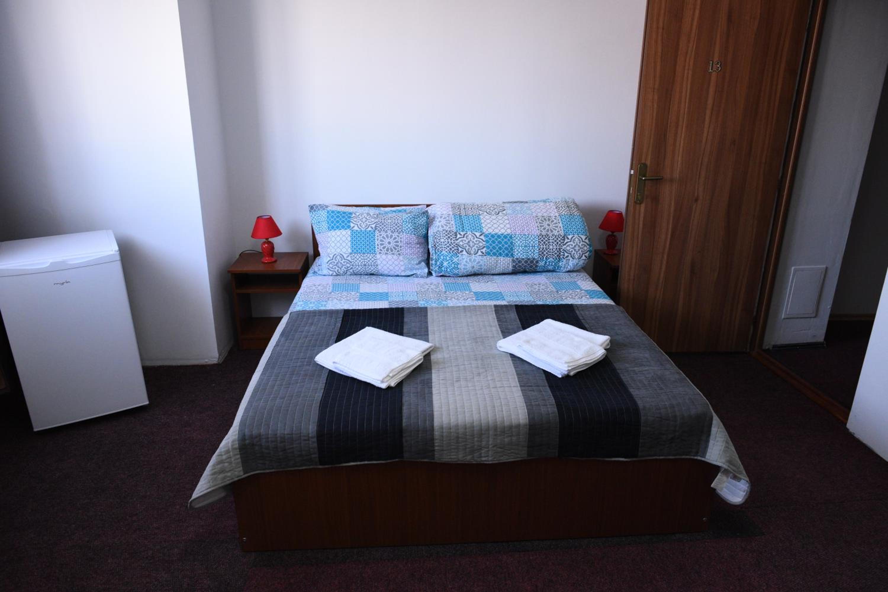 Twin Room with Private Bathroom photo 2