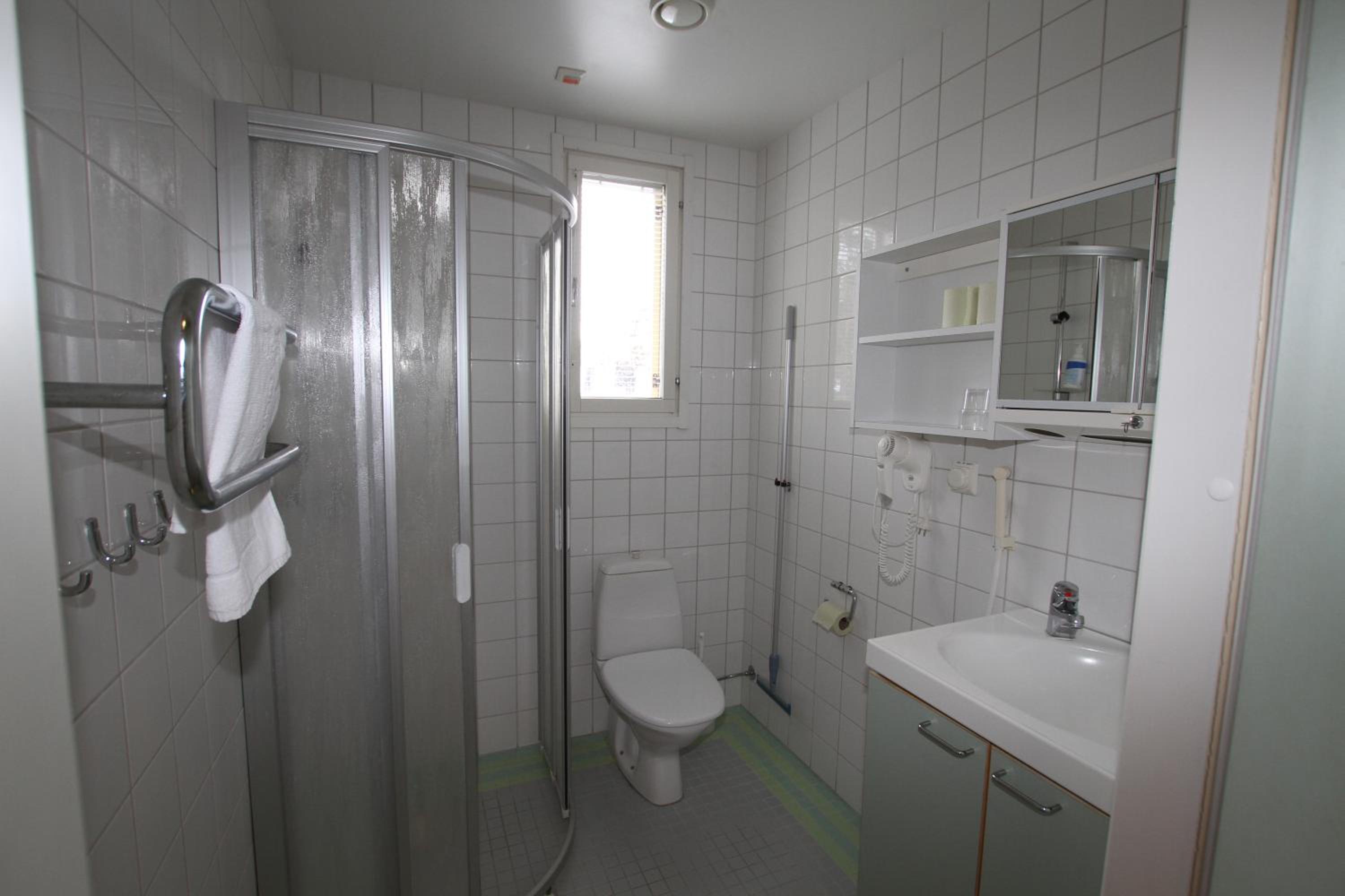 Standard Twin Room - Photo 4