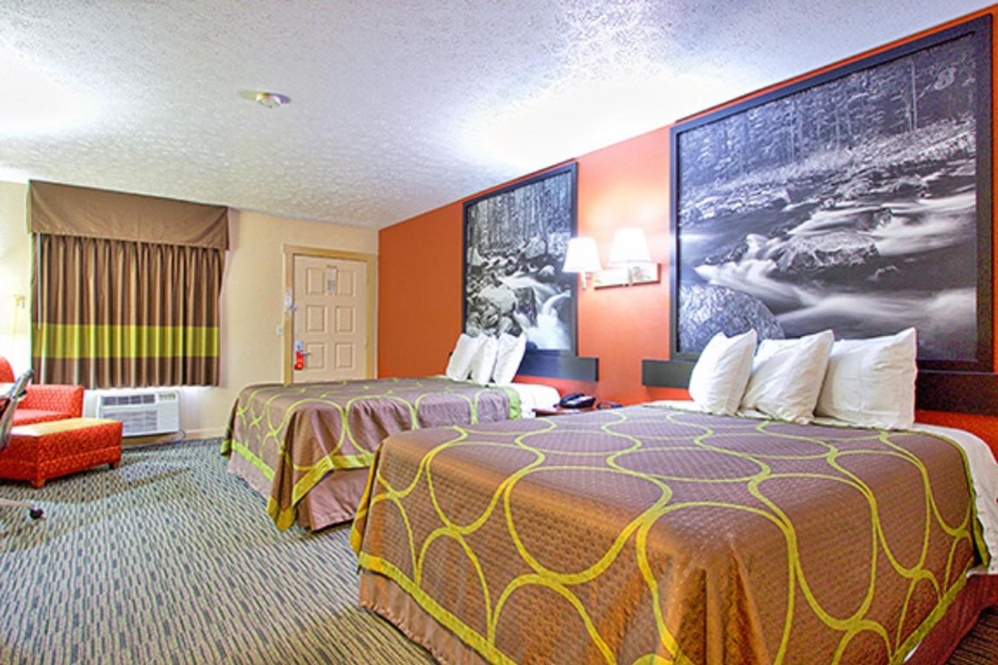 Queen Room with Two Queen Beds - Non-Smoking - Photo 1
