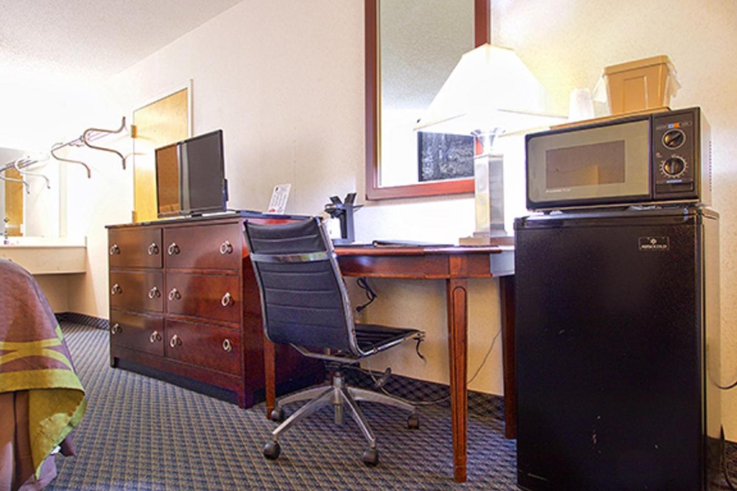 Deluxe Double Room with Two Double Beds - Non-Smoking - Photo 1