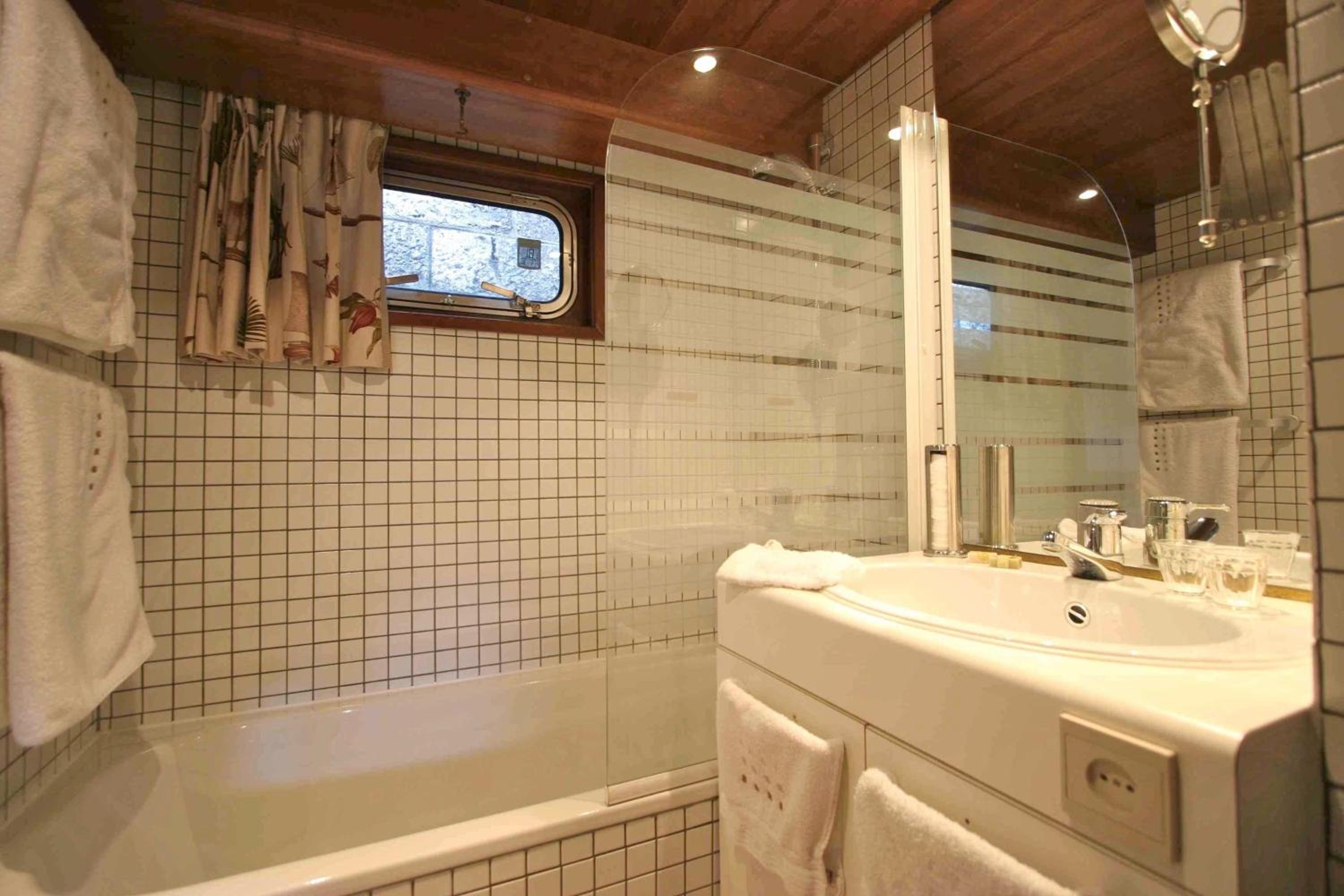Superior Double Room with River View photo 3